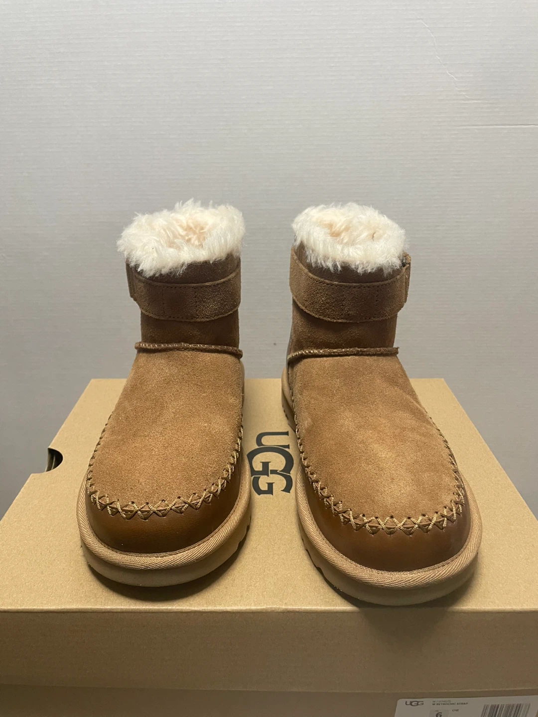 UGG “W RETROCHIC STRAP” - Size 6 - photo 2