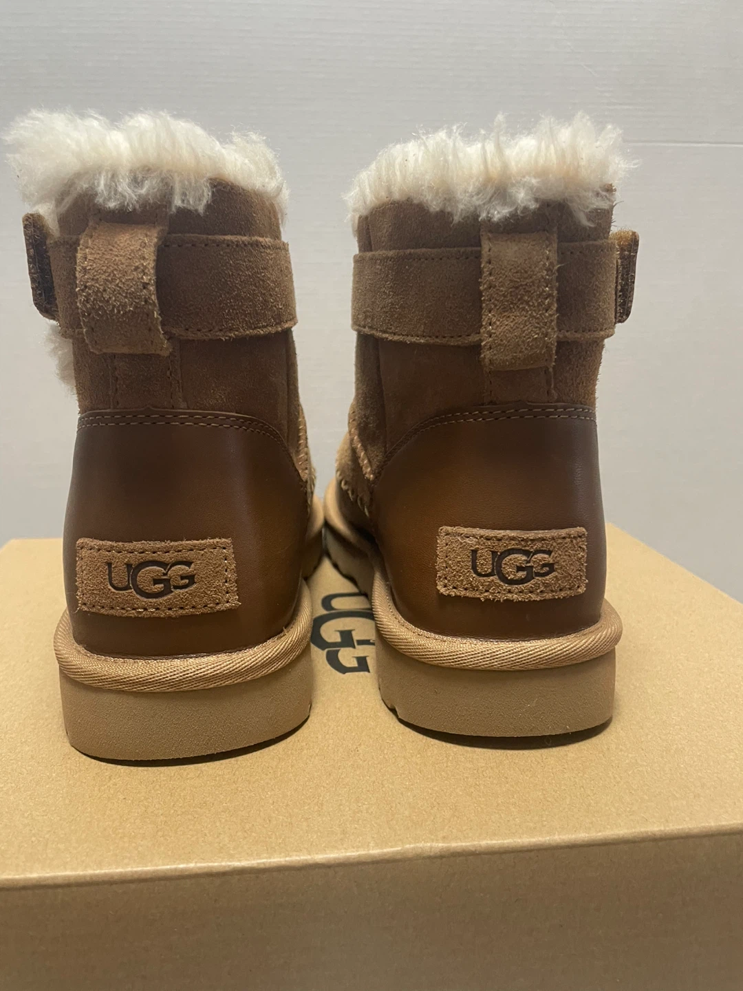 UGG “W RETROCHIC STRAP” - Size 6 - photo 5