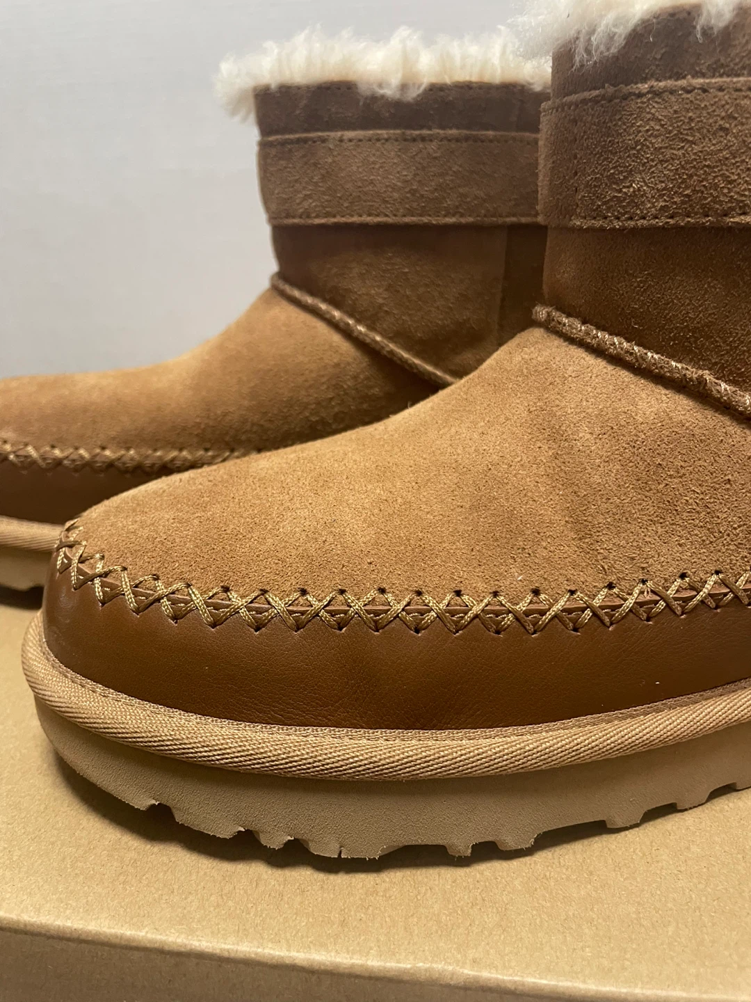 UGG “W RETROCHIC STRAP” - Size 6 - photo 4