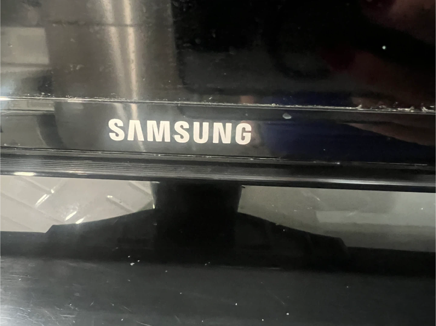 Samsung TV - 46 Inch QLED - photo 4