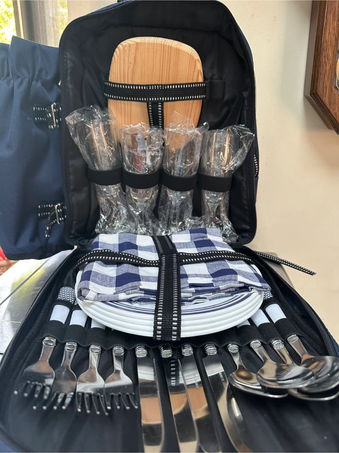 Picnic basket - backpack style