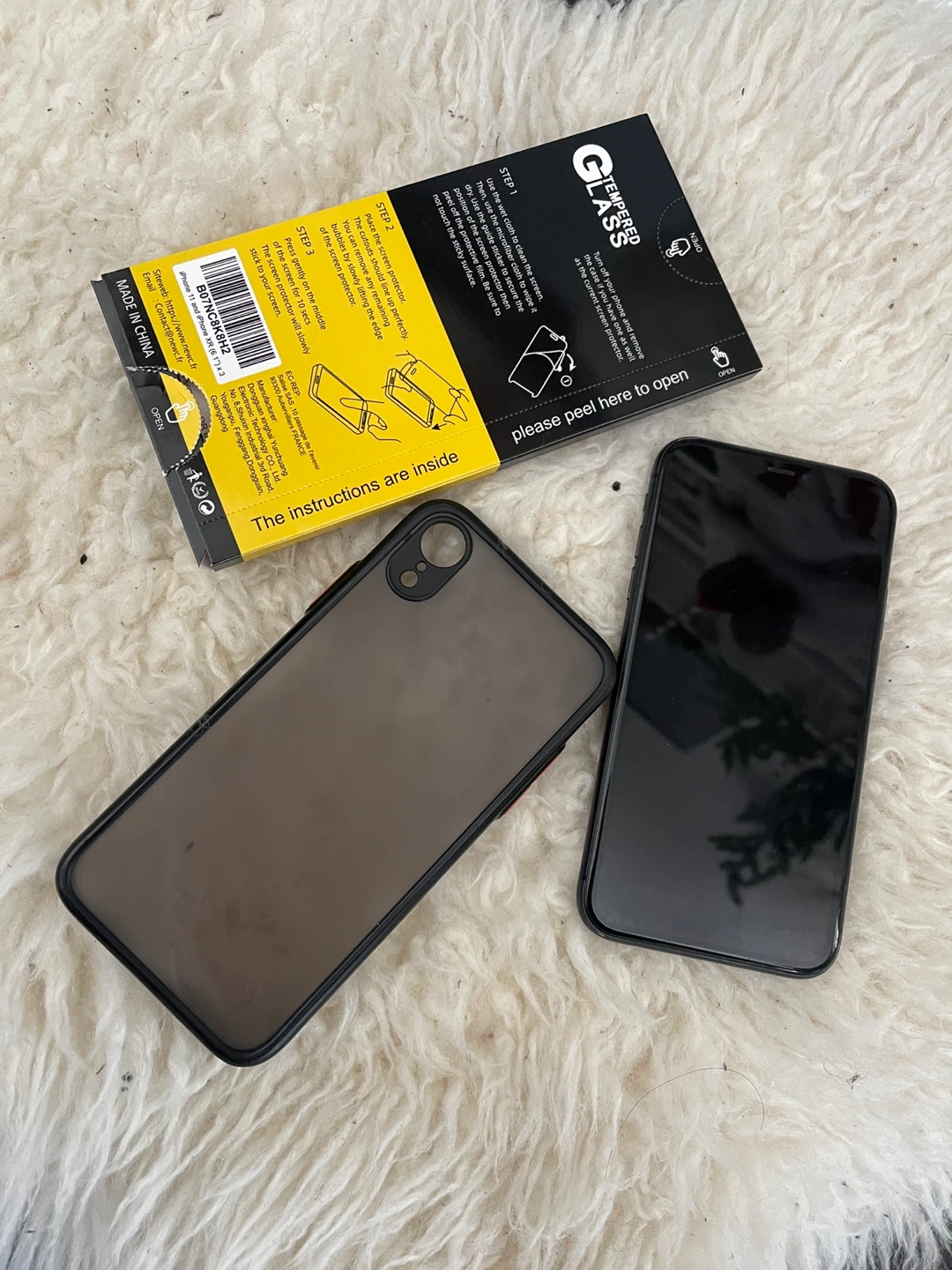 iPhone XR Black with screen protector - photo 4