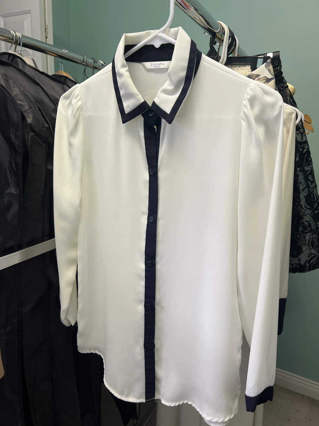 J. Studio White & Navy Blouse