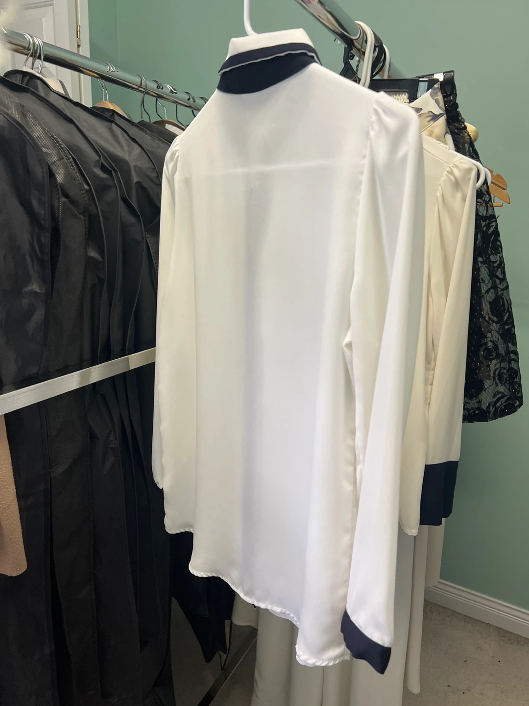 J. Studio White & Navy Blouse - photo 2