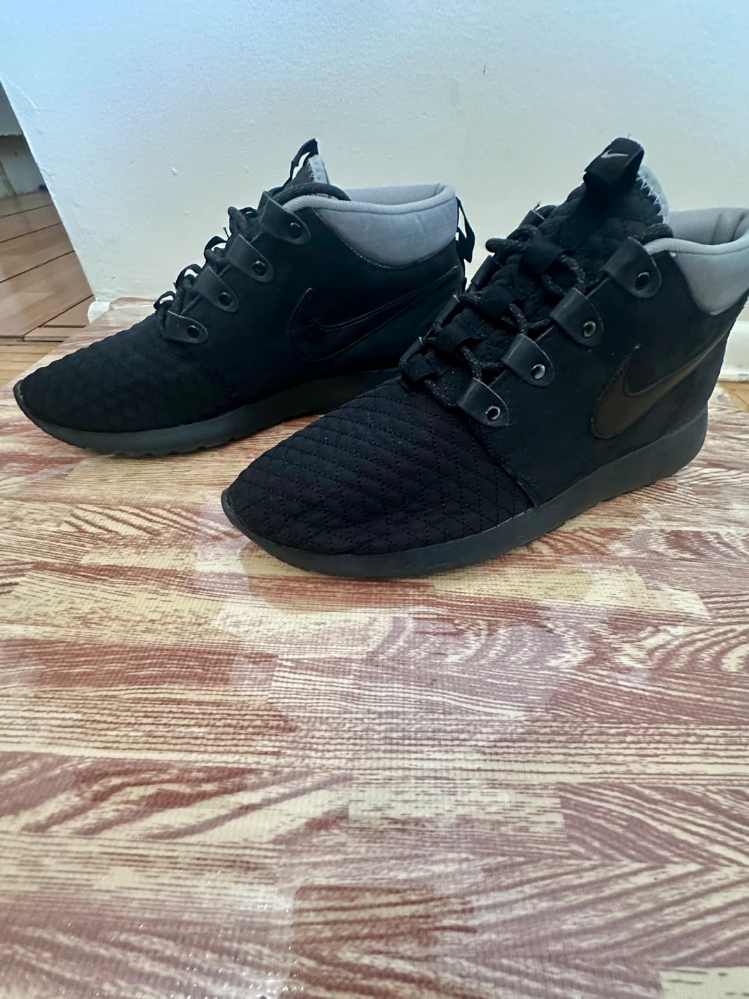 Nike Roshe Run Sneaker Boots - Size 10 - photo 3