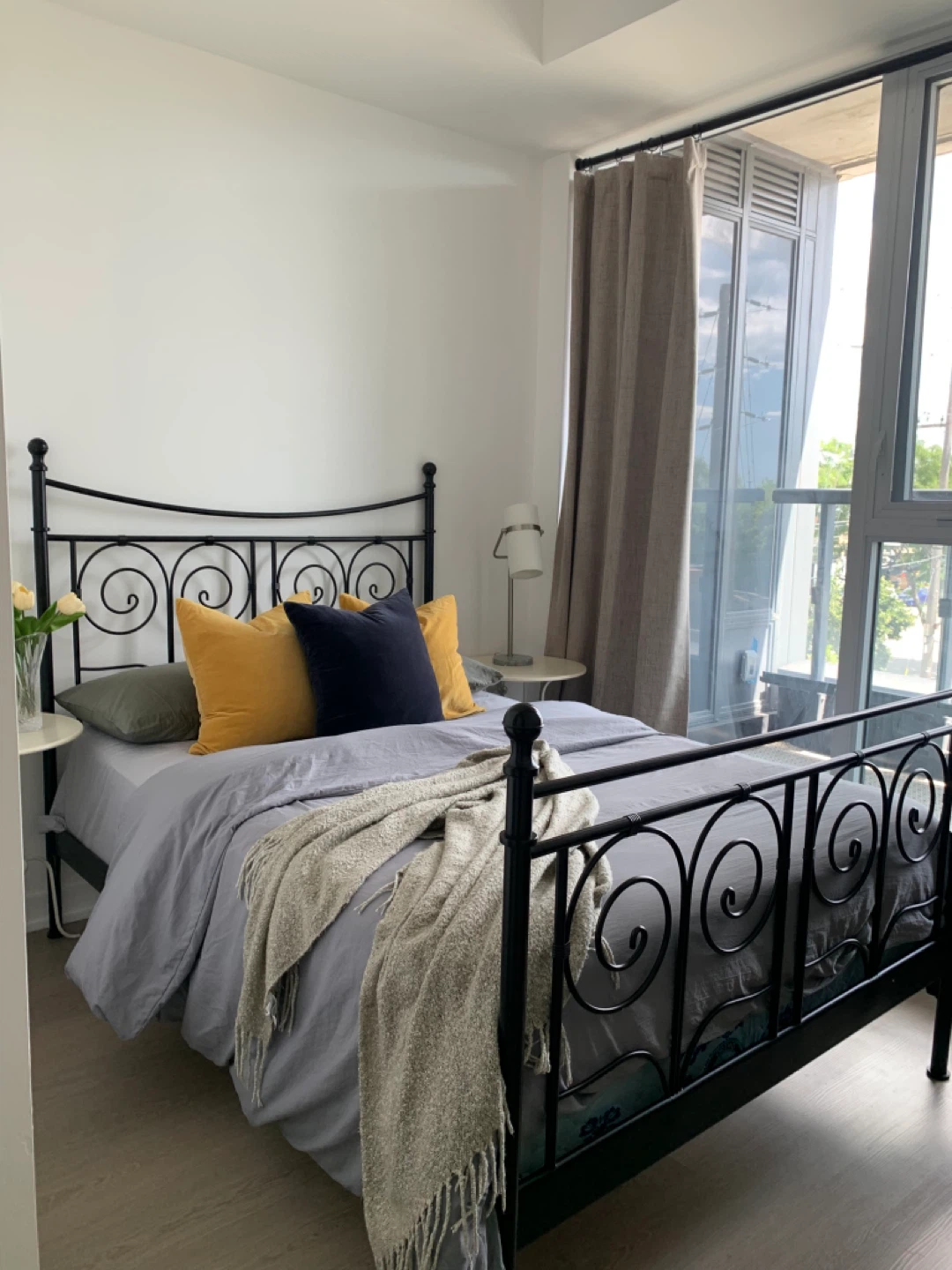 Metal Bed Frame - Black w mattress