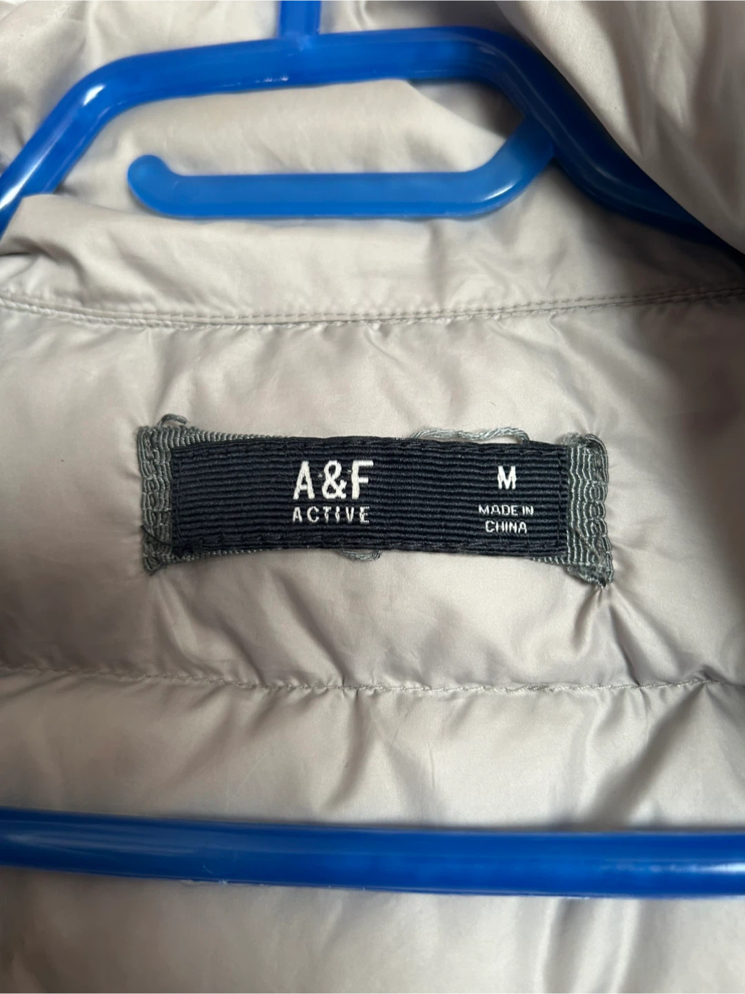 A&F Active Puffer Jacket - Size M - photo 2