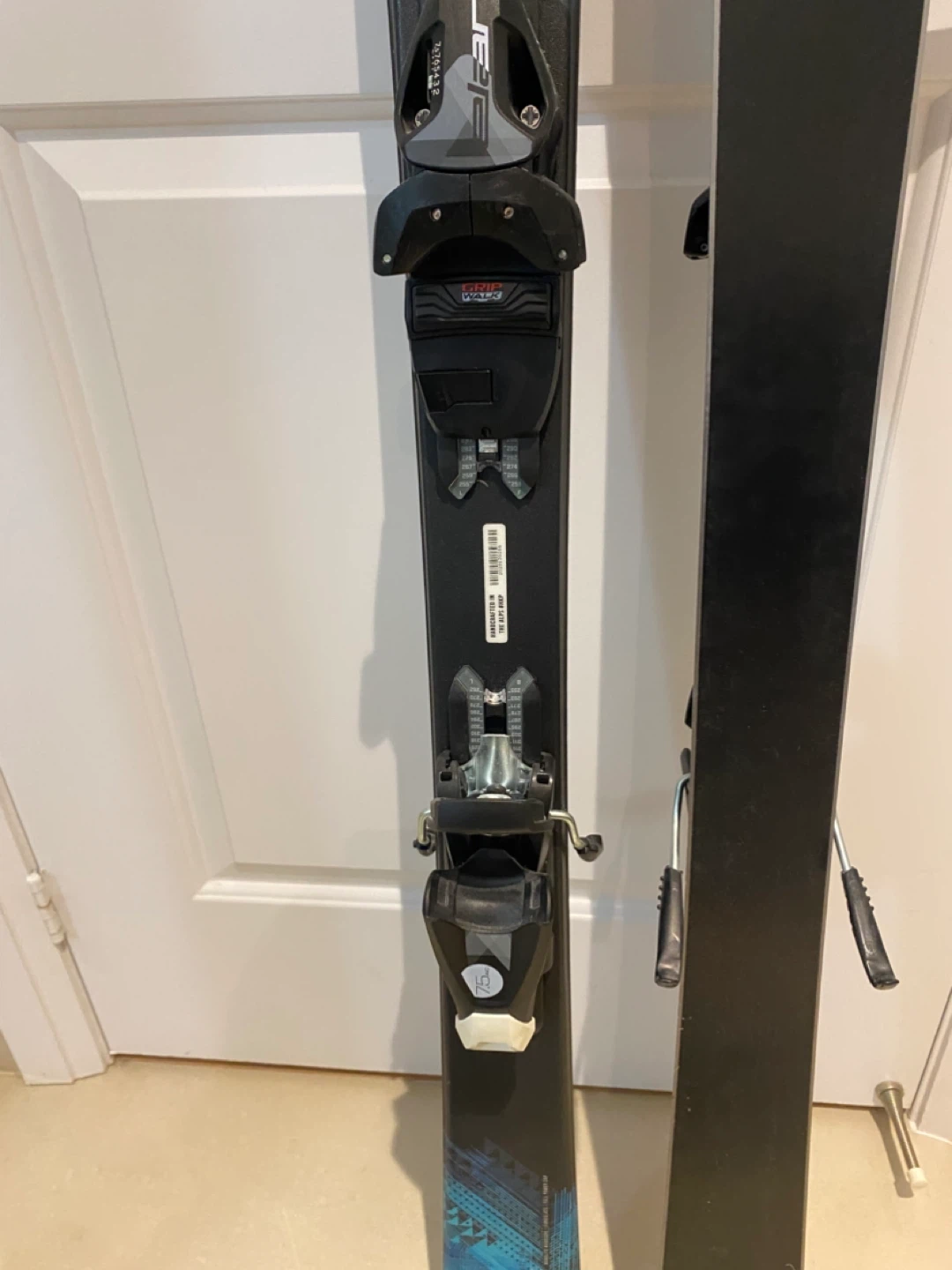 New Elan 146cm Skis & Bindings - photo 2