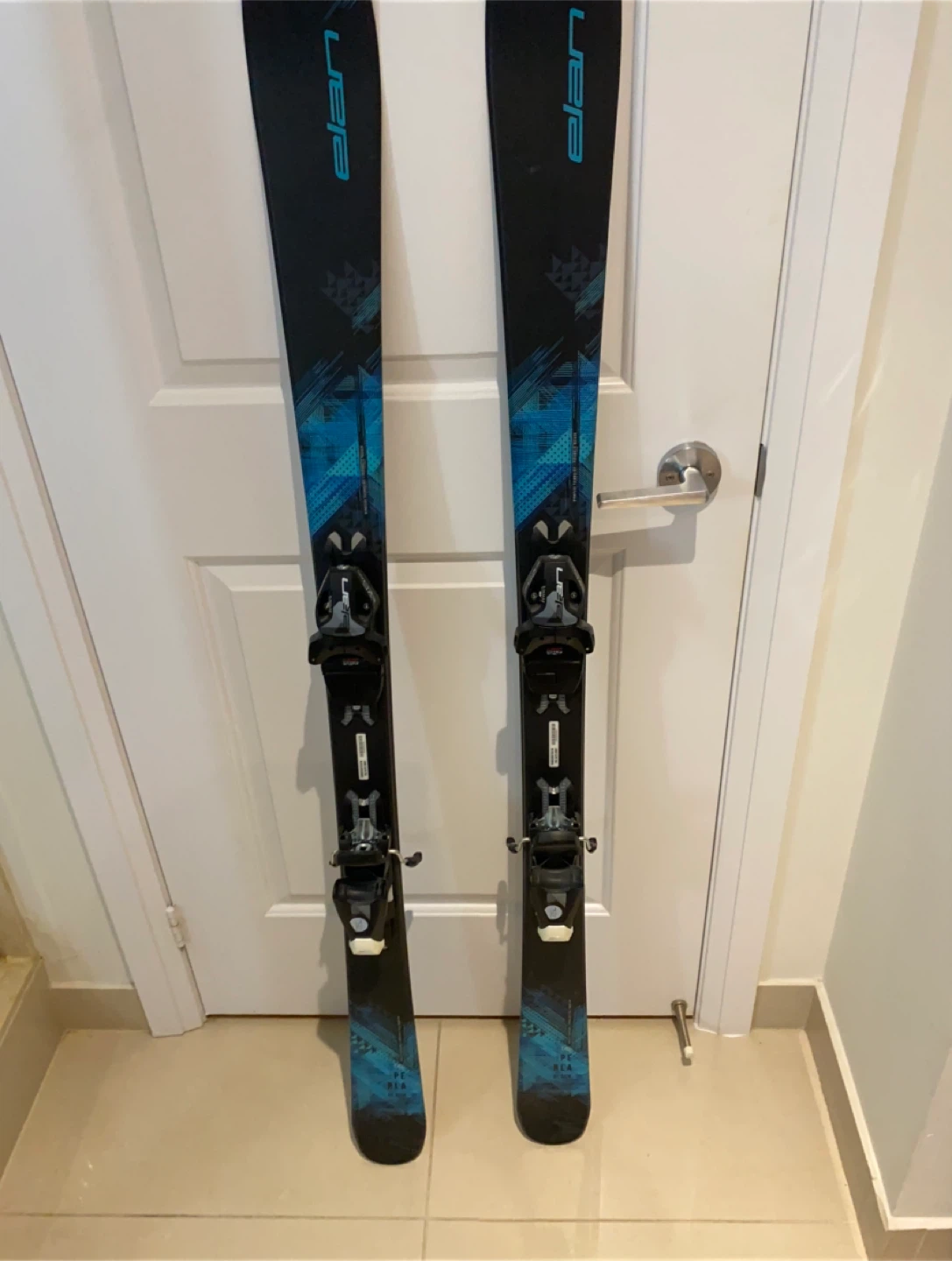 New Elan 146cm Skis & Bindings