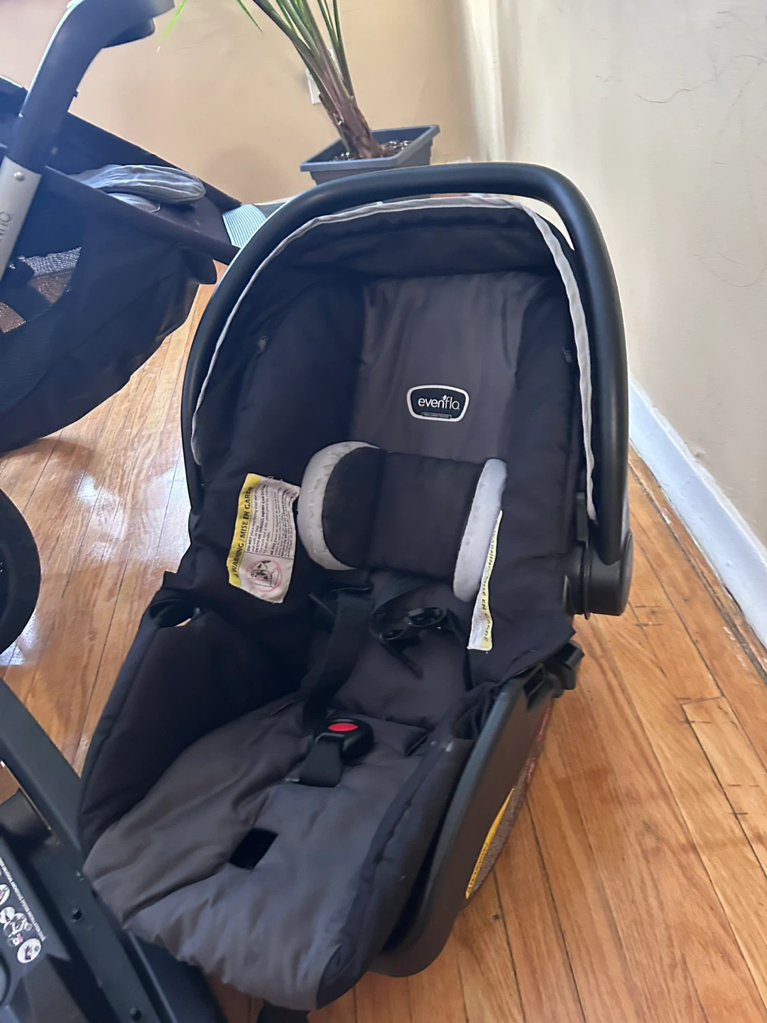 Evenflo Stroller & Car Seat Combo - photo 4