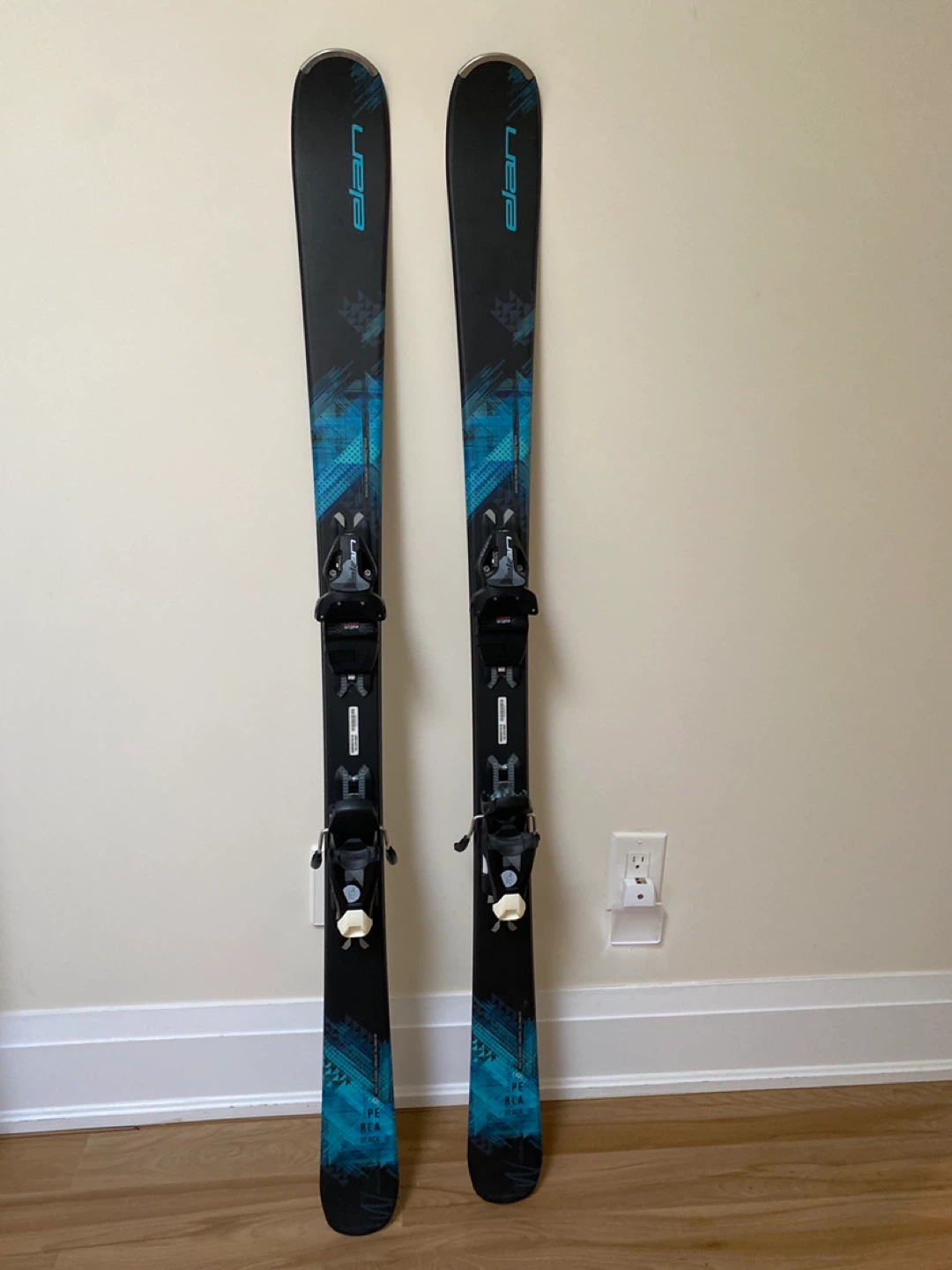 New Elan 146cm Skis & Bindings - photo 3