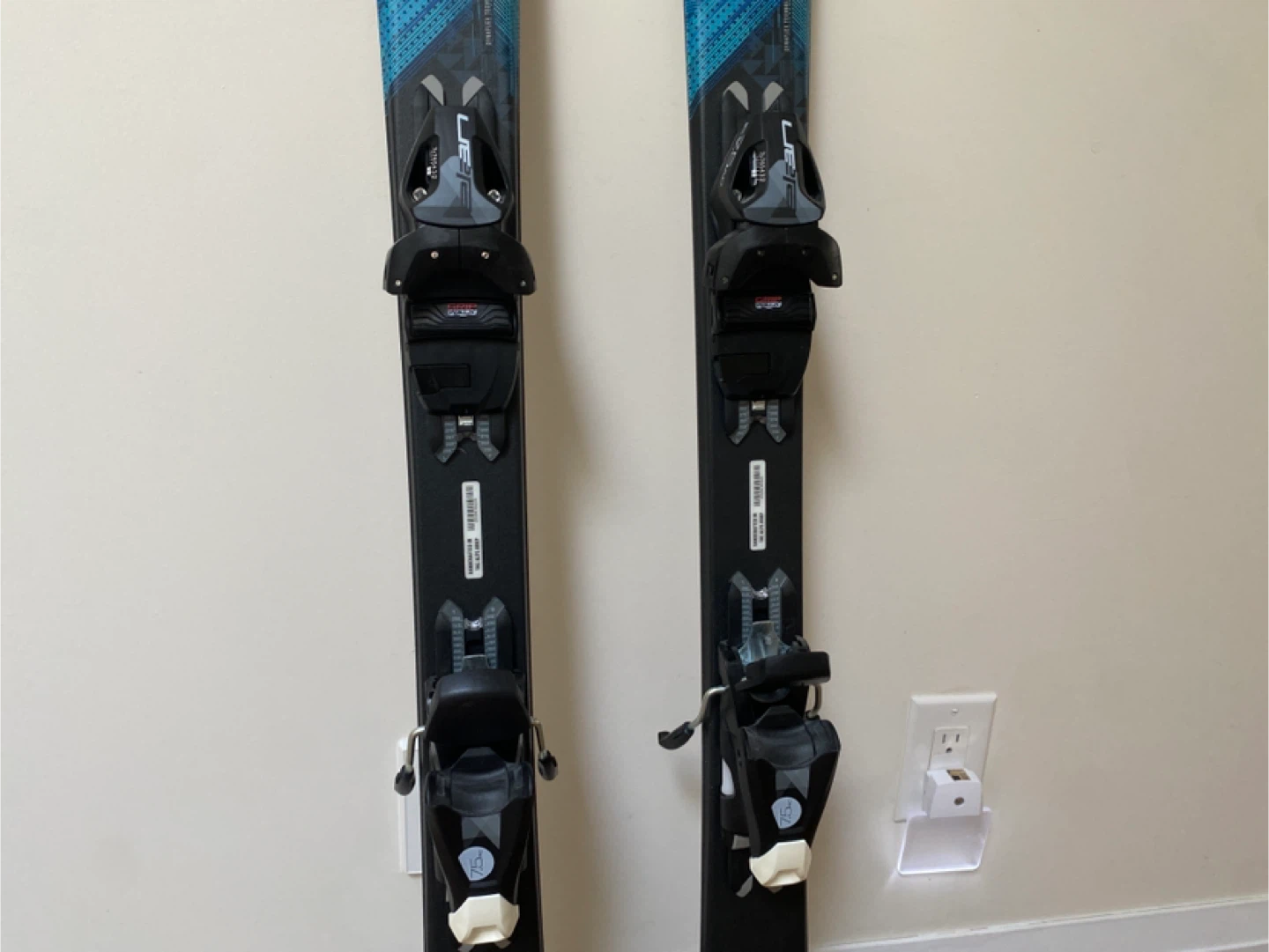 New Elan 146cm Skis & Bindings - photo 4