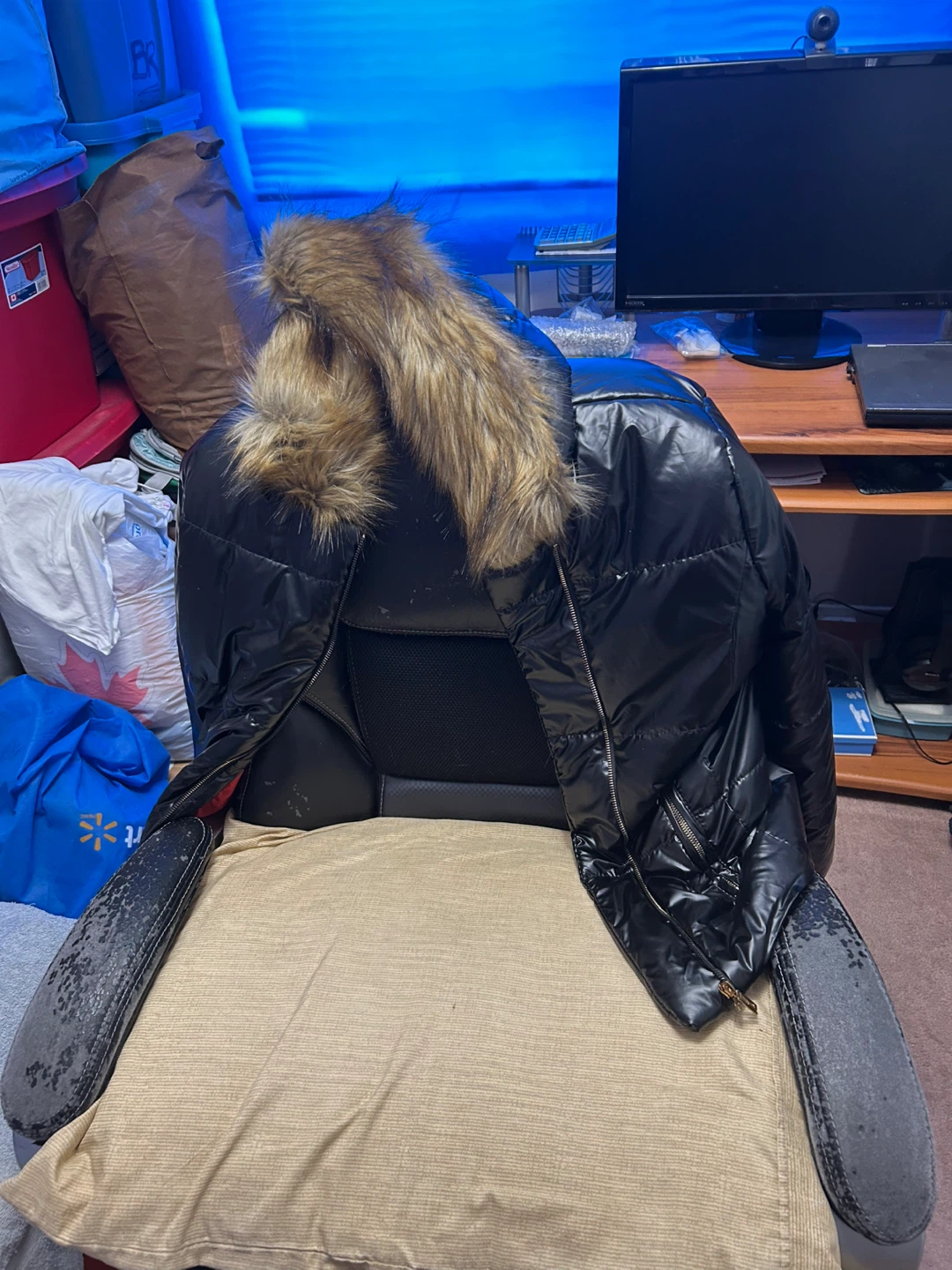 Black Puffer jacket with Fur Hood - photo 4