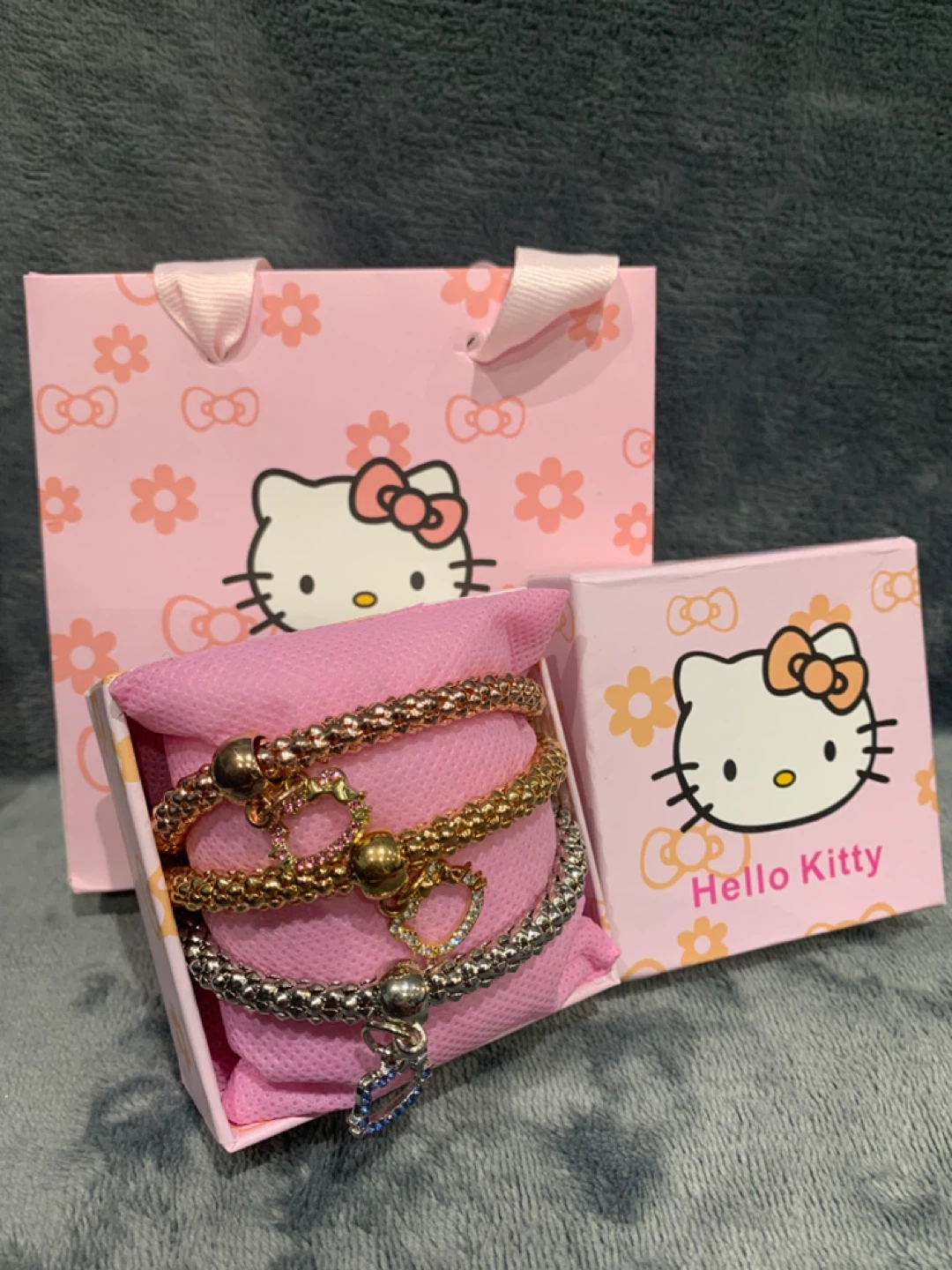 Hello Kitty Charm Elastic  Bracelet Set - New in Box! - photo 3