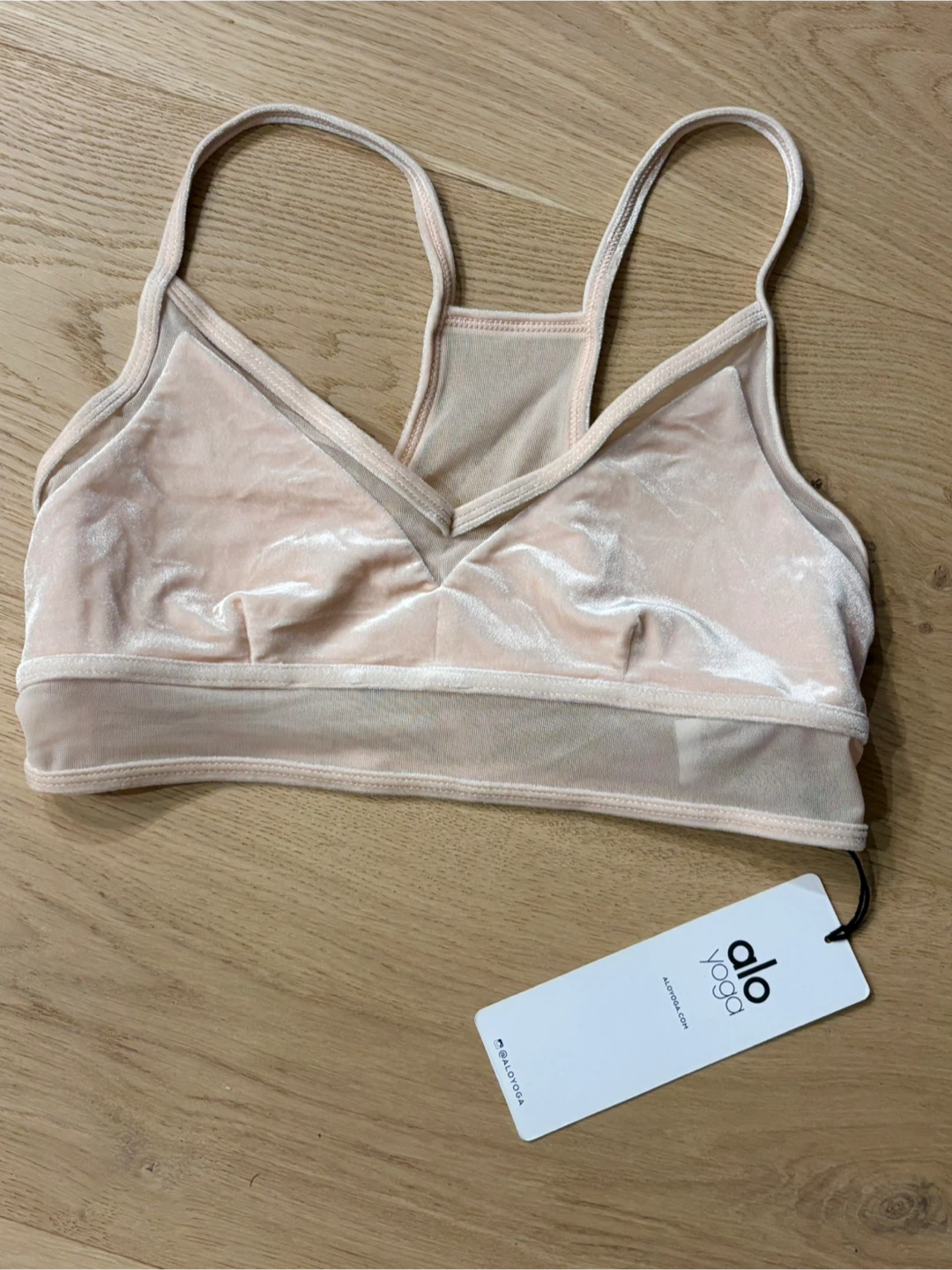 Alo Yoga Velvet Luxe Sports Bra, Light Pink. Size Medium. NWT