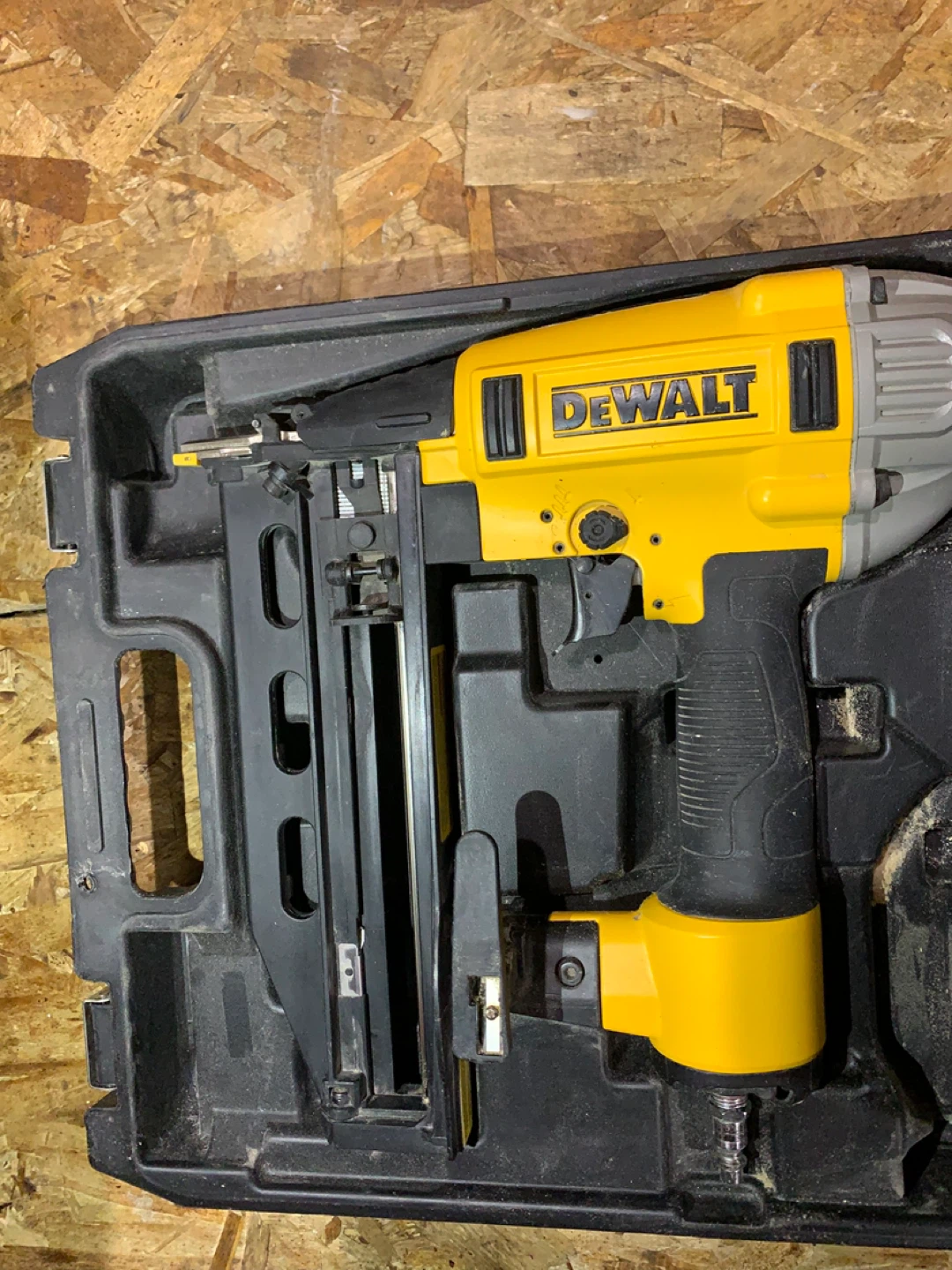 DeWalt 16ga Precision Point Finish Nailer - photo 2