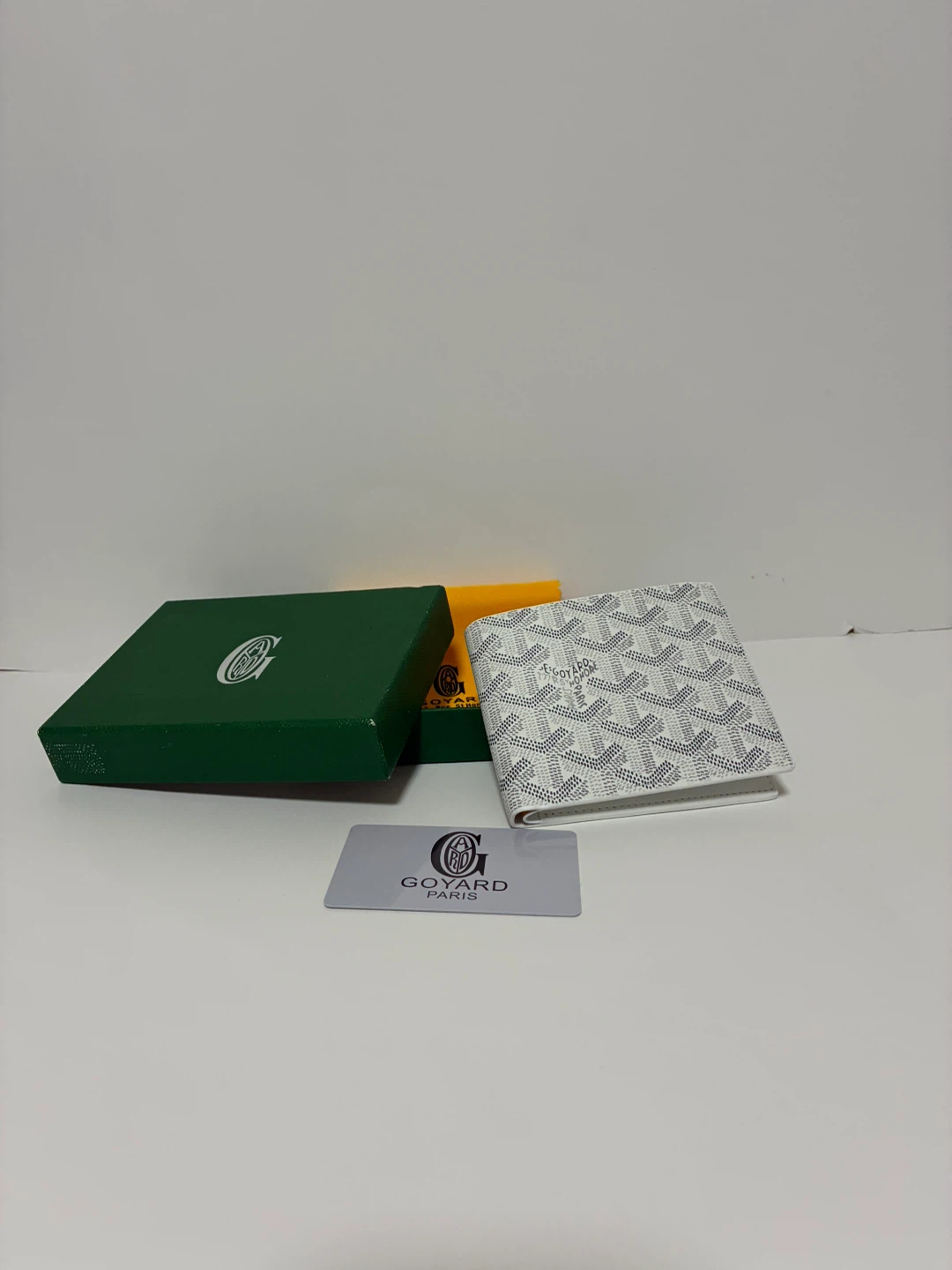 Goyard White Wallet - photo 3
