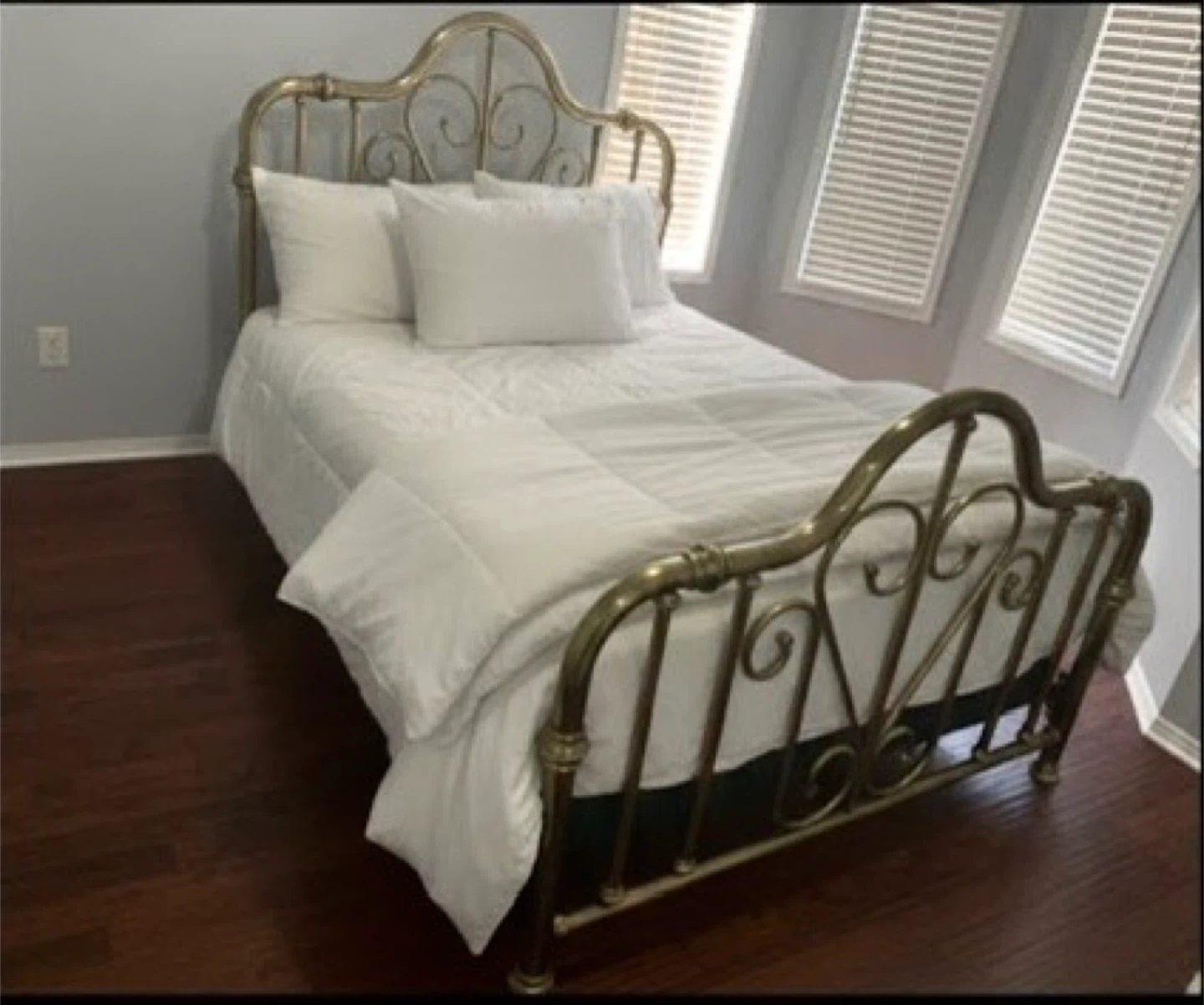 Gold Metal Queen Size Bed in mint condition + box bed