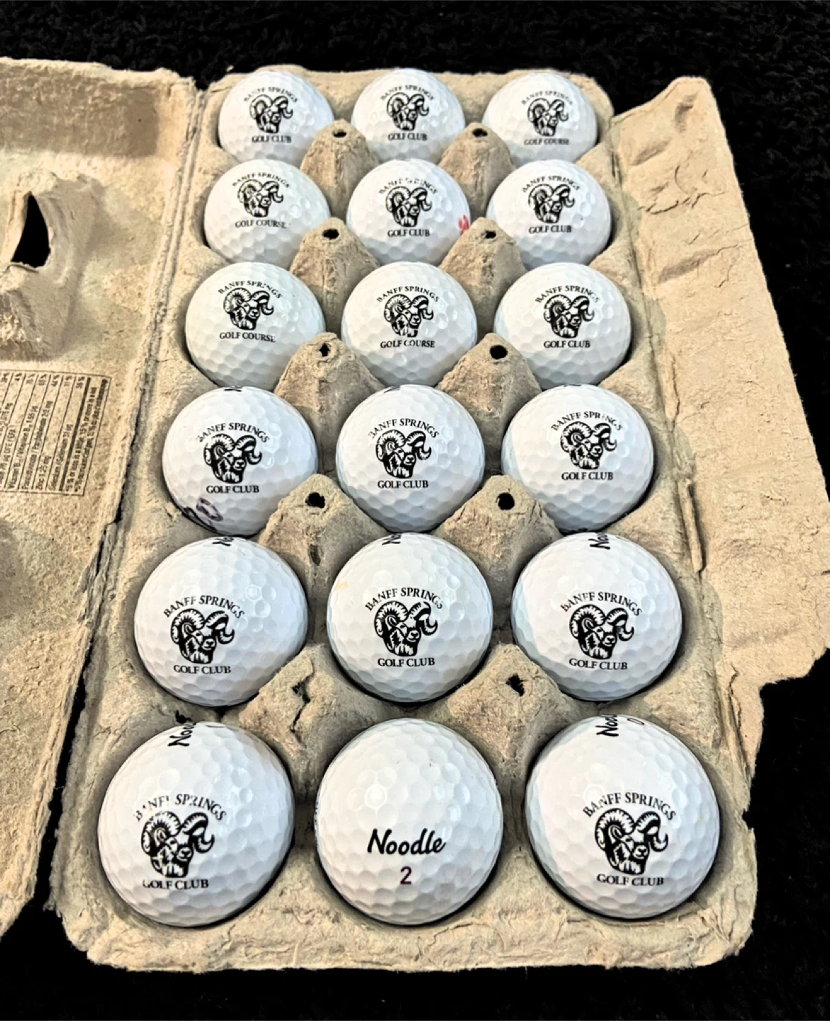 18 Taylormade Banff Springs Noodle Golf Balls