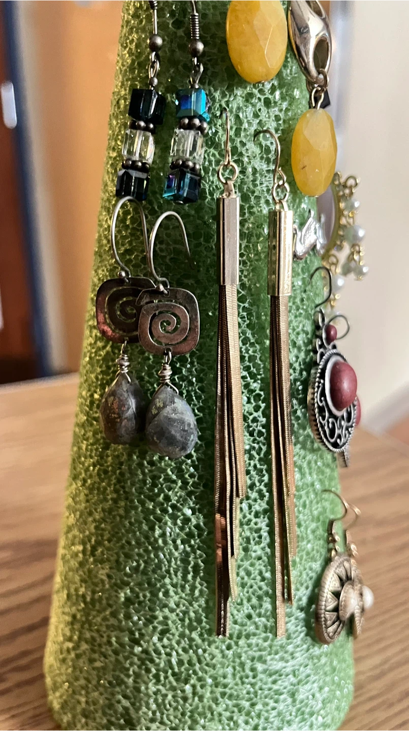 15 pairs of assorted earrings! - photo 4