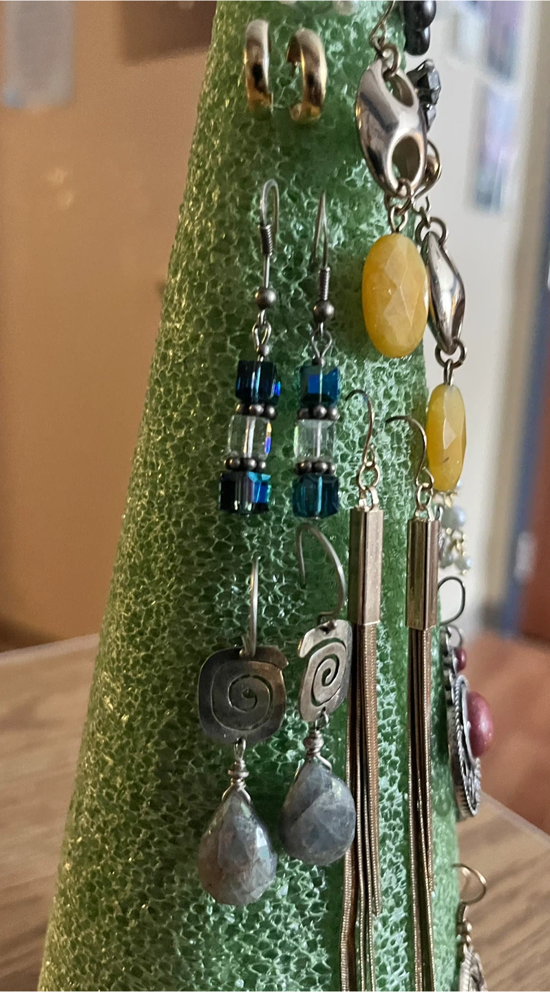 15 pairs of assorted earrings! - photo 3