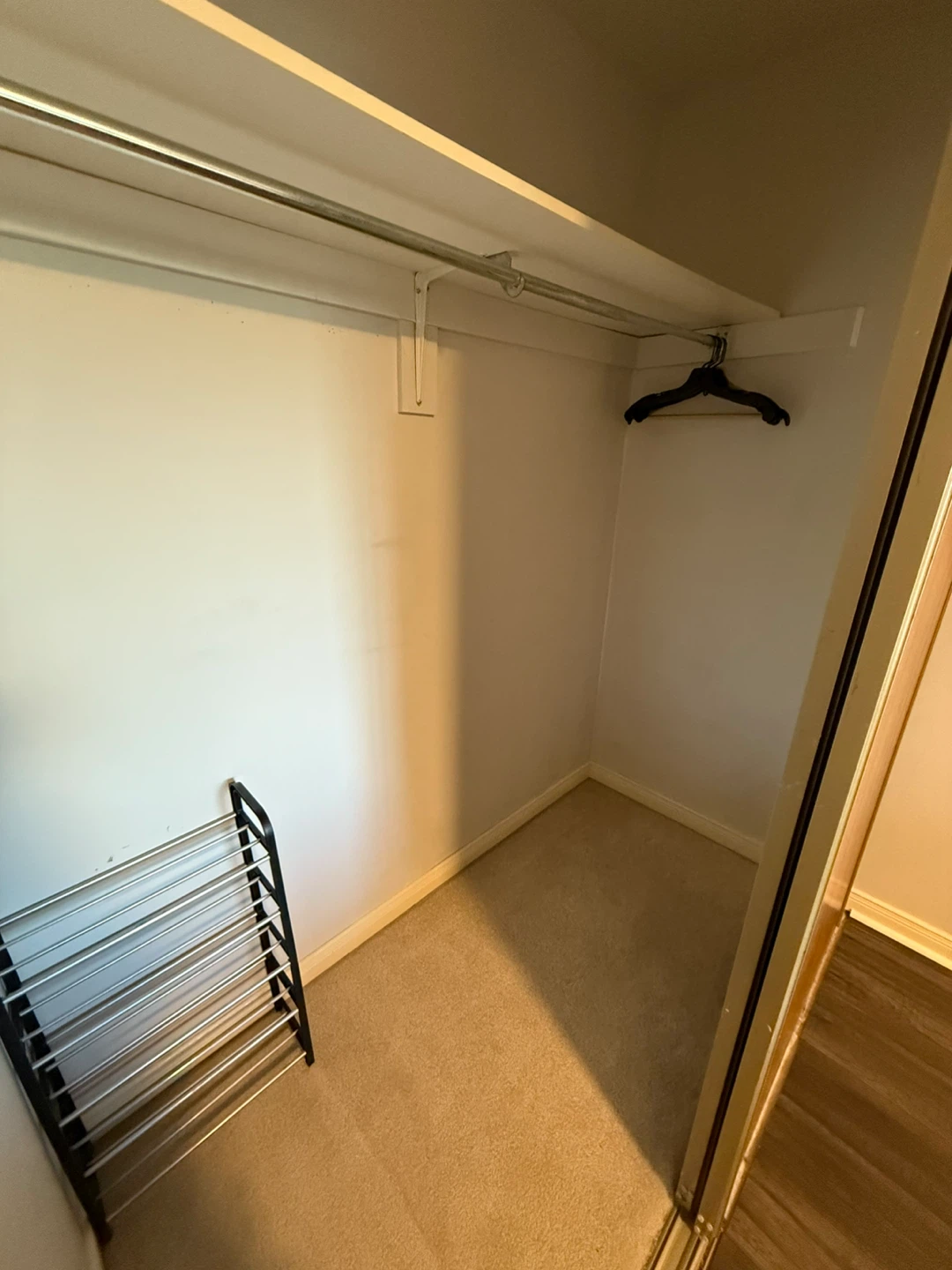 Room for Rent - photo 3