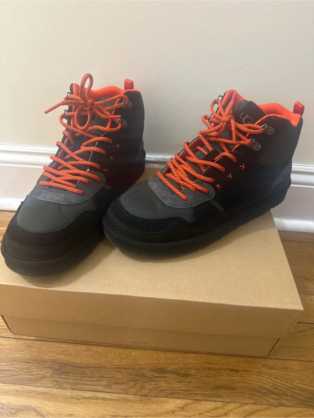 UGG Emmett Boot - Black/Orange