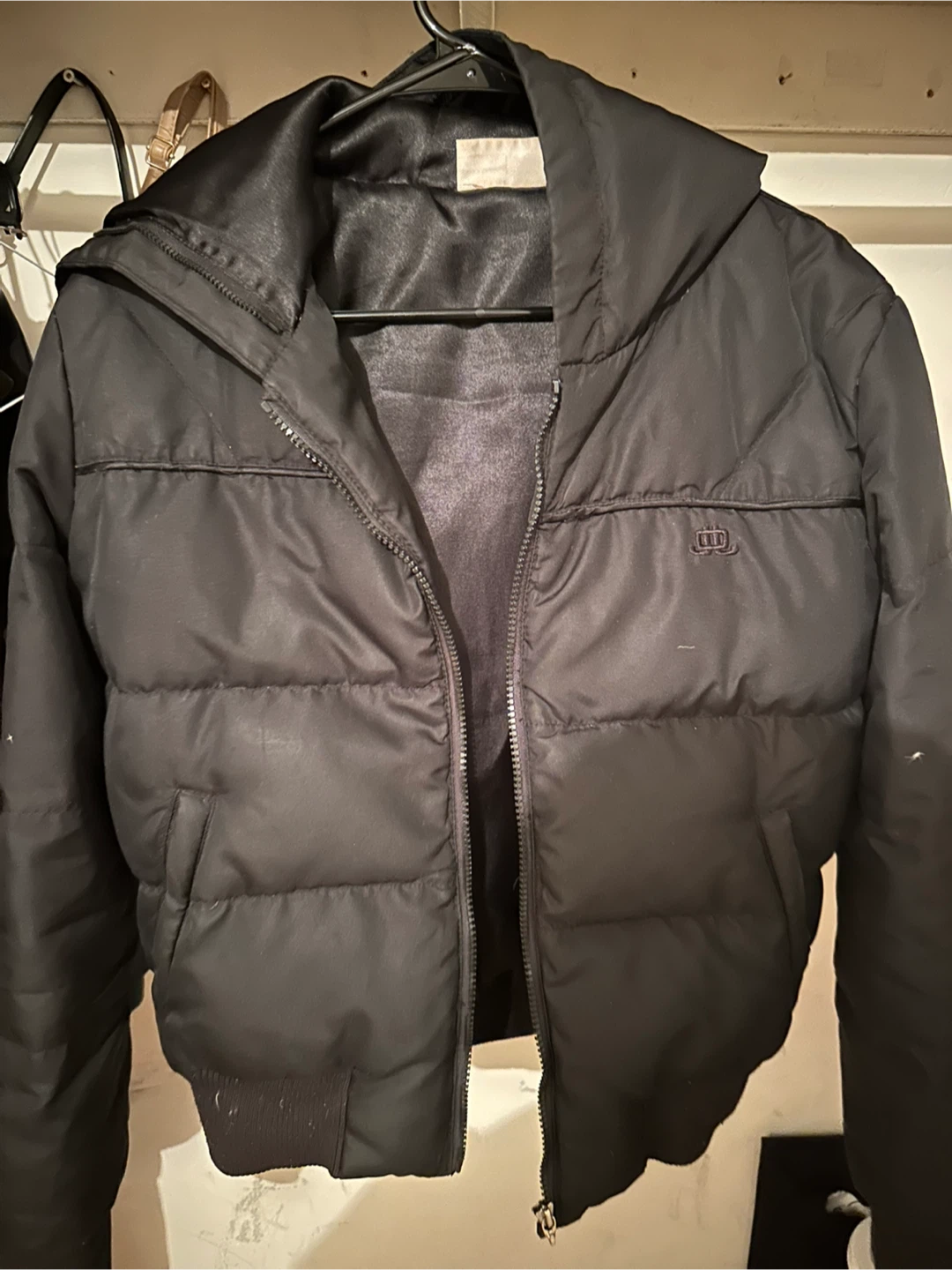 Jackets & Graduation Cap – TNA & J.Lo (Great Condition) - photo 3