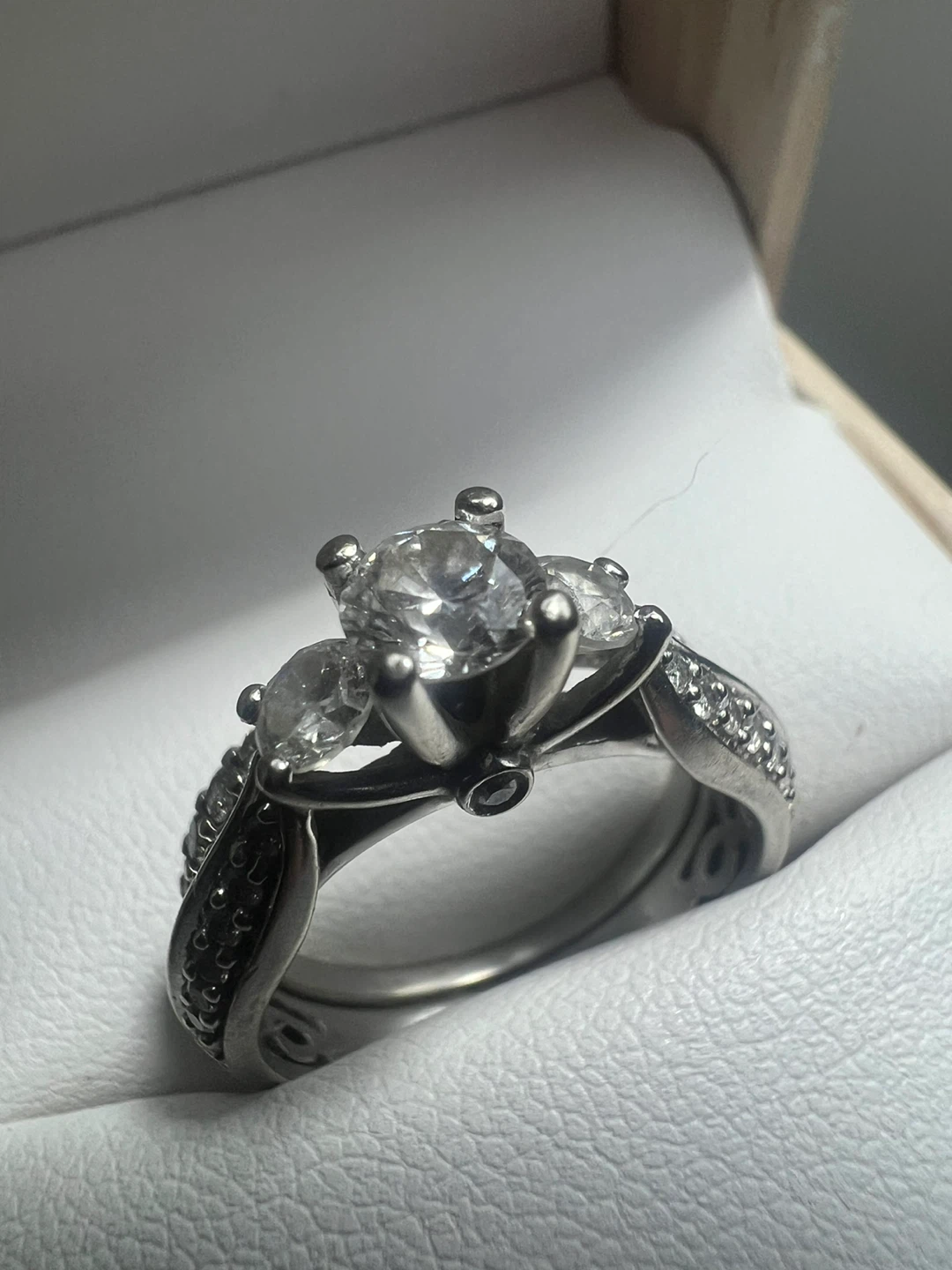 14K White Gold Diamond Ring w/appraisal - photo 3