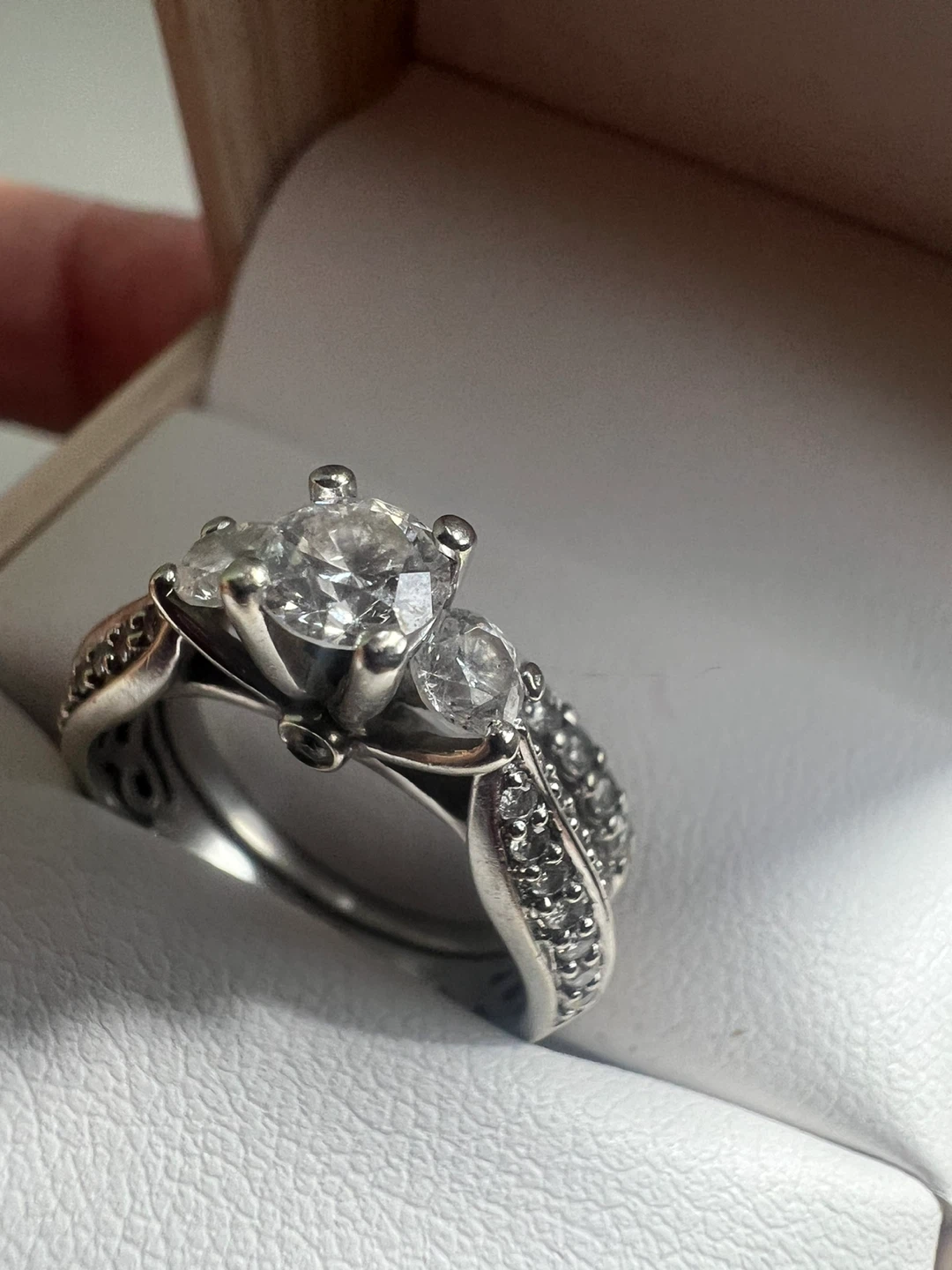 14K White Gold Diamond Ring w/appraisal