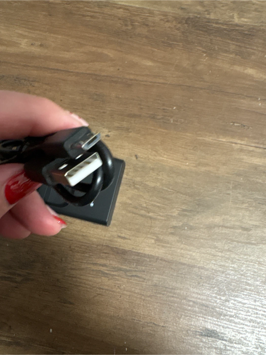 NEEWER Dual Charger for RING V4 Batteries - photo 5