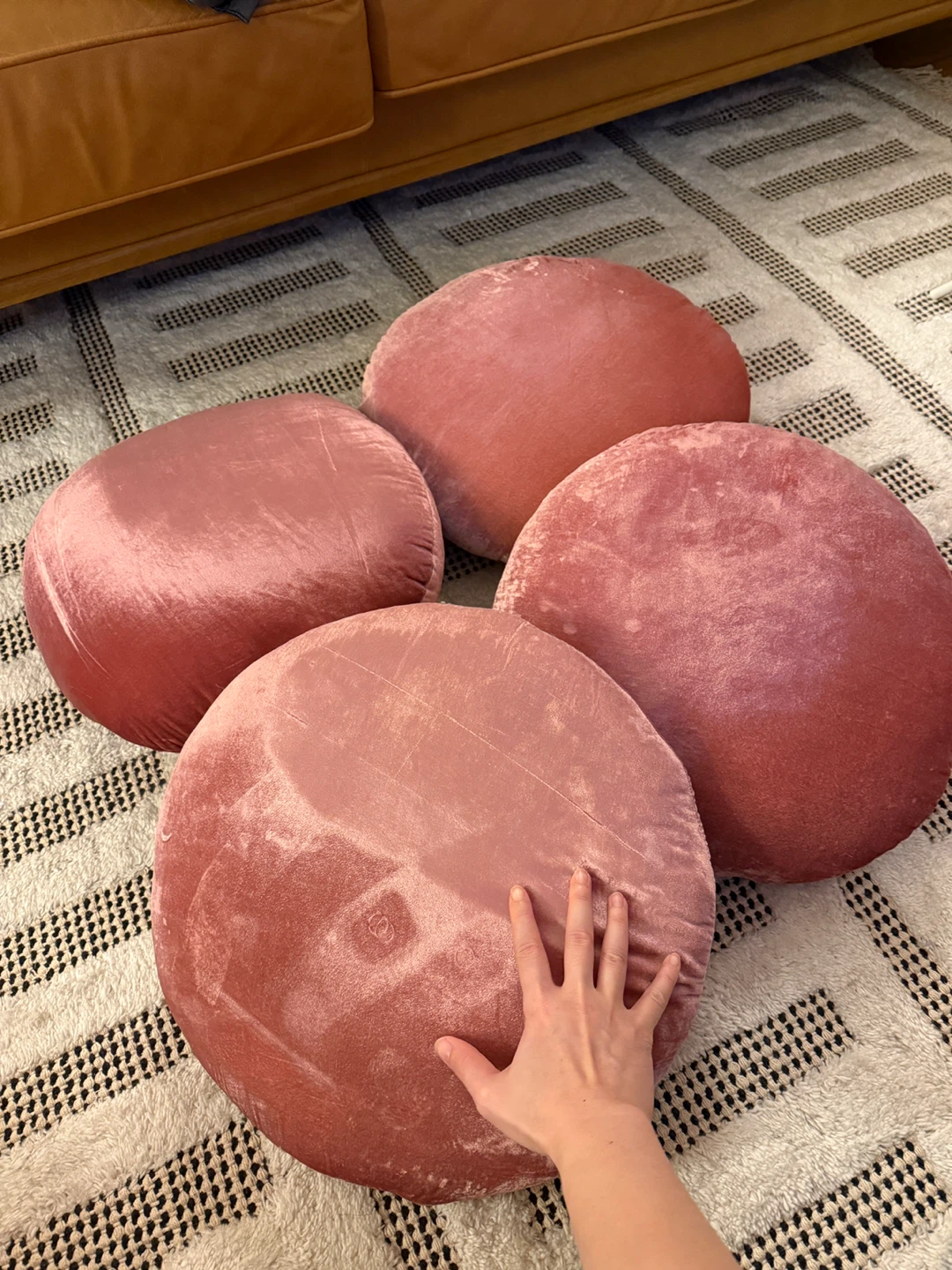 Round Velvet Floor Cushions - Pink
