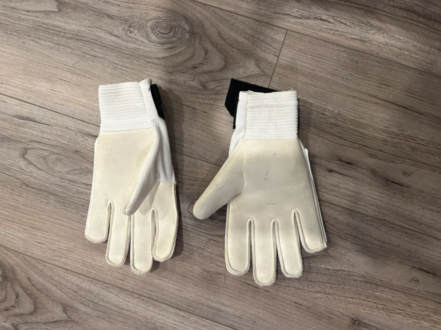 Nike Goalkeeper Gloves - Size 5 - photo 2