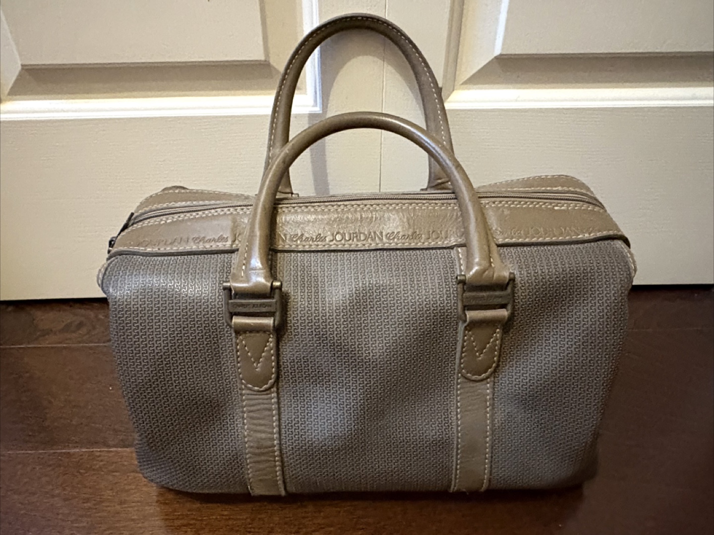 Charles Jourdan Tote 👜 Handbag