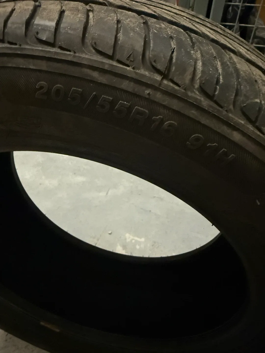 205/55R16 91H Tire