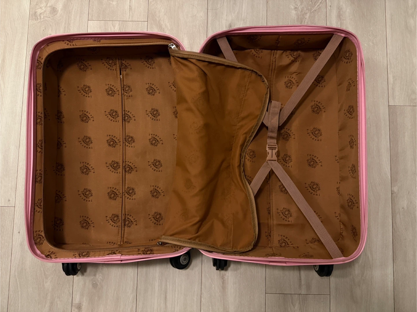 24 inch suitcase - photo 5
