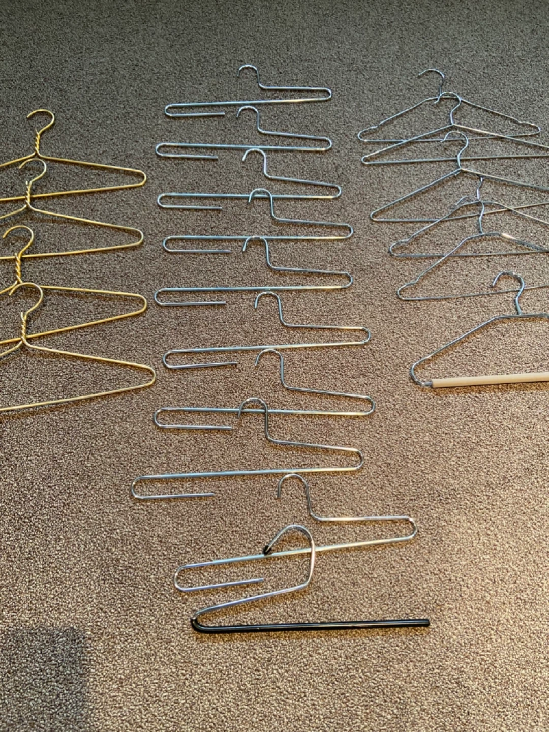 20 heavy duty metal hangers