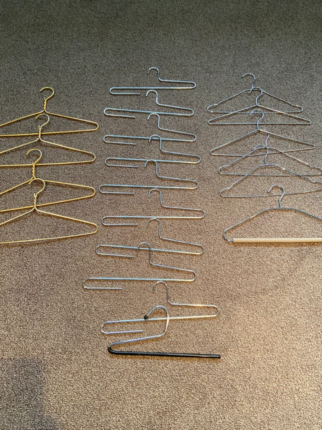 20 heavy duty metal hangers - photo 2