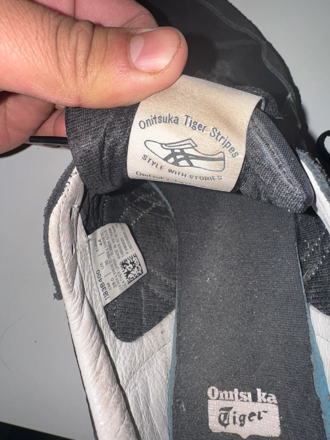 Onitsuka Tiger Stripes Black & White Shoes - US 10 - photo 4