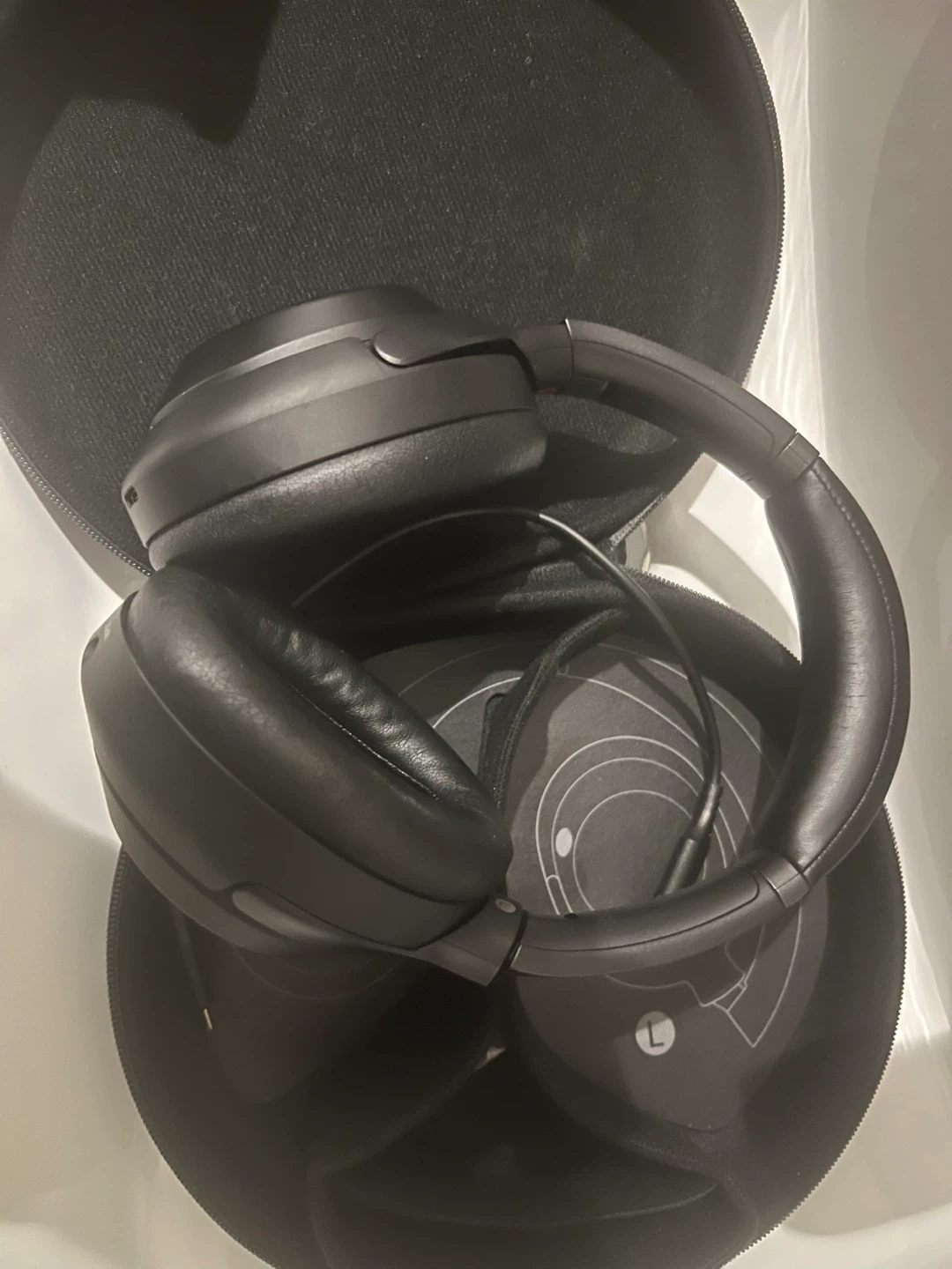 Sony Noise Cancelling Headphones - photo 3