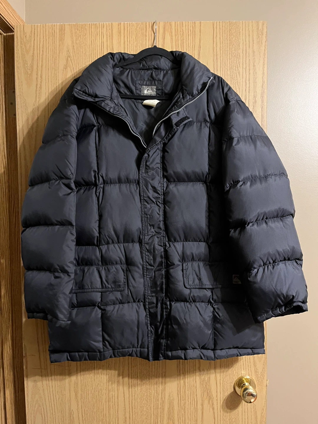 MEN’s QUIKSILVER SNOW PUFFER JACKET (Size Large)