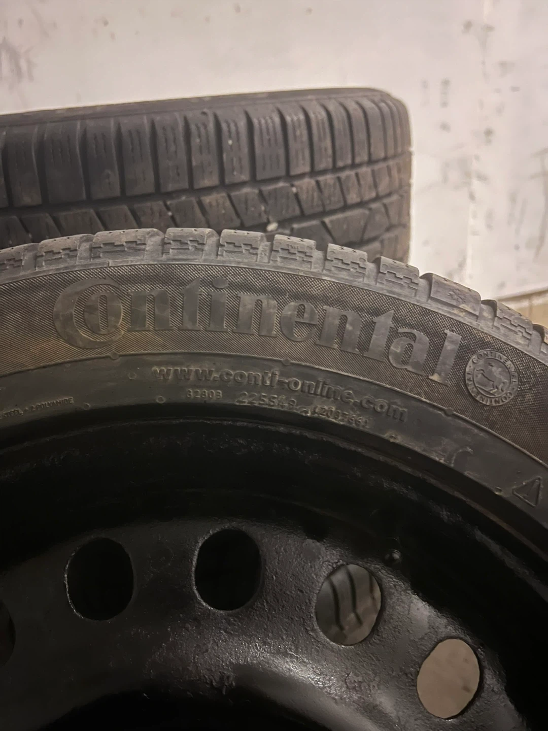 Continental Winter Tires 225/50/R17 - photo 3