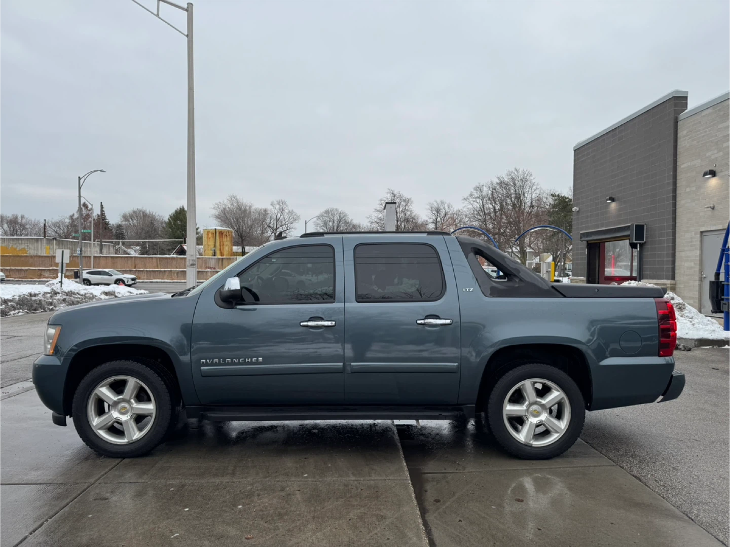 2008 Chevrolet Avalanche · LTZ Sport Utility Pickup 4D 5 1/4 ft - photo 4