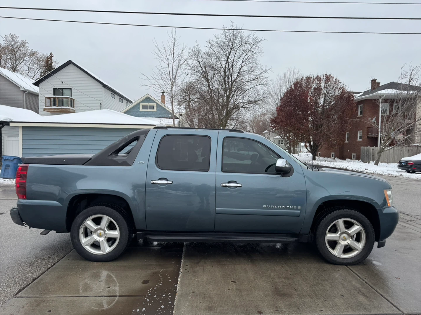 2008 Chevrolet Avalanche · LTZ Sport Utility Pickup 4D 5 1/4 ft - photo 2