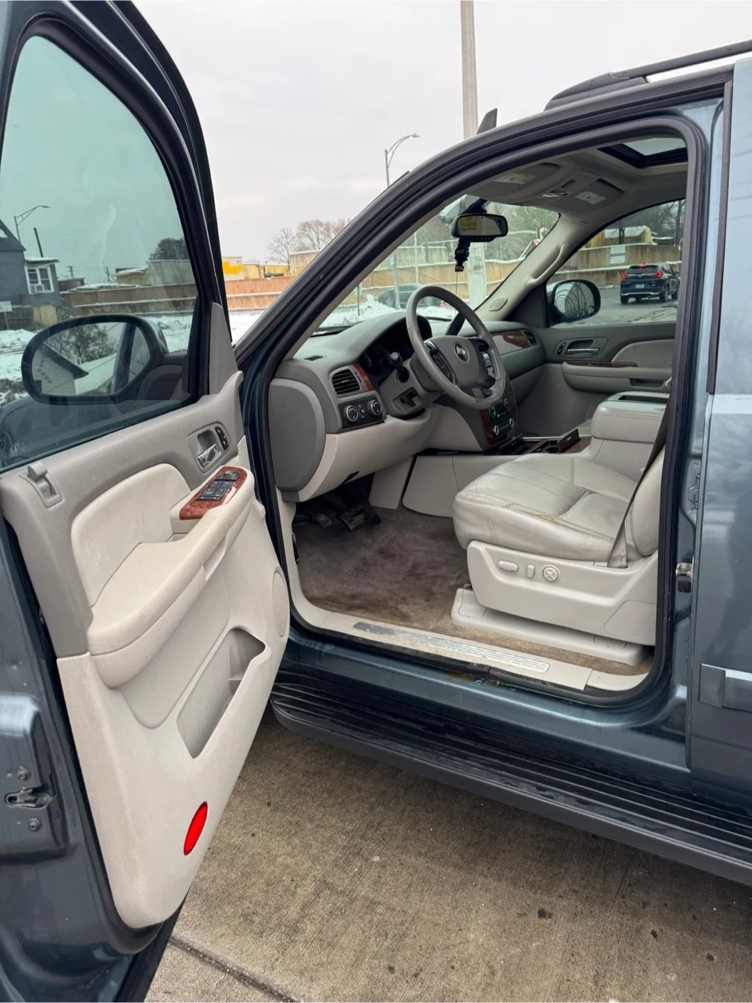 2008 Chevrolet Avalanche · LTZ Sport Utility Pickup 4D 5 1/4 ft - photo 5