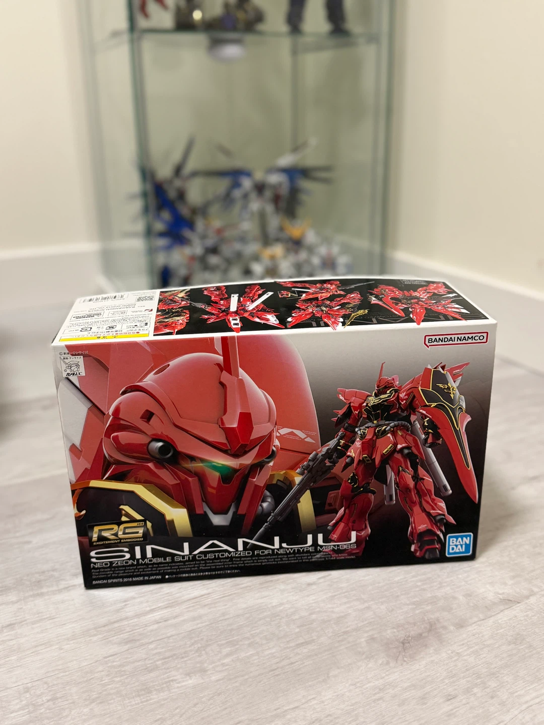 RG Sinanju Model Kit - Bandai
