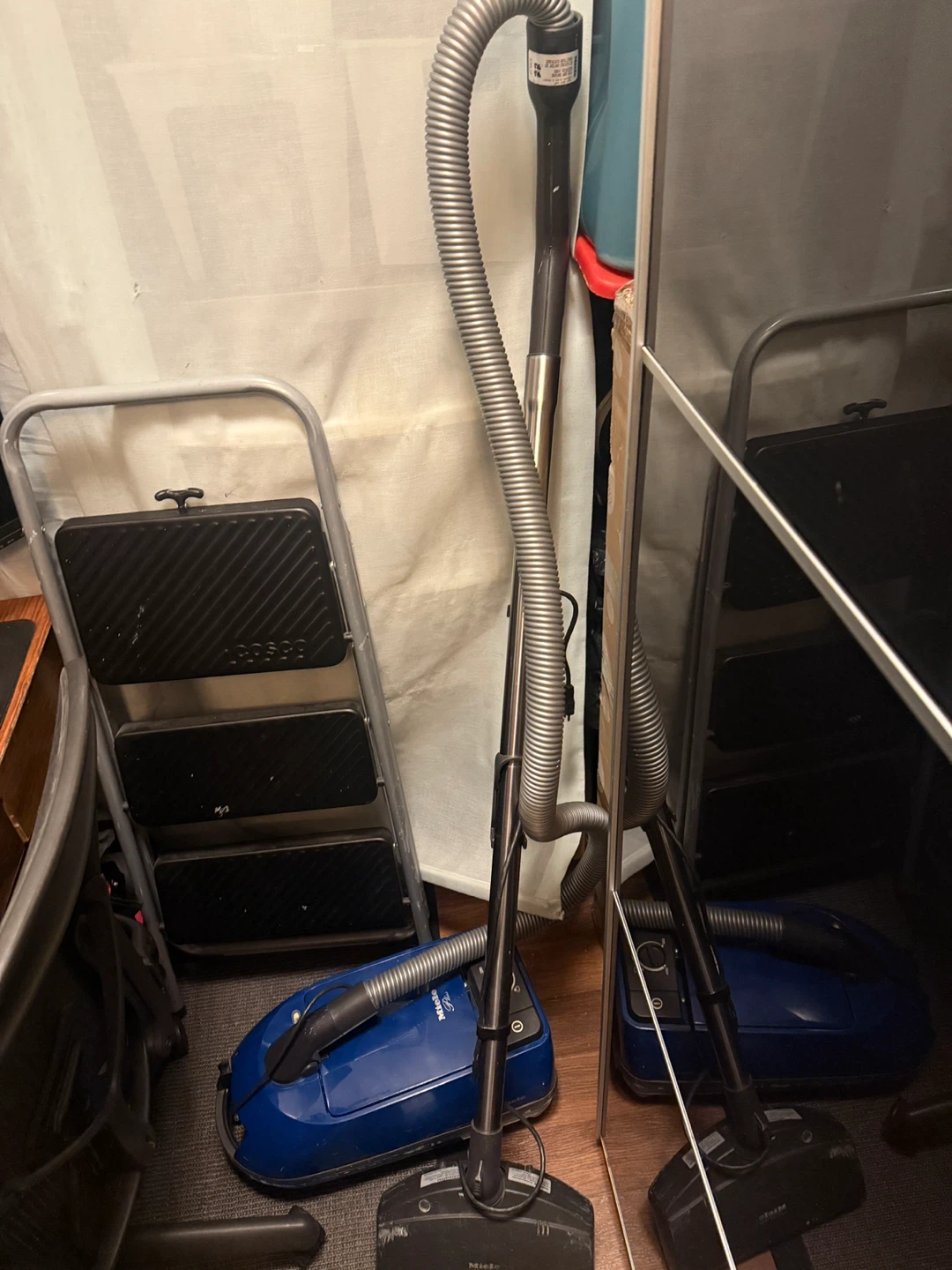 Miele Plus Vacuum Cleaner - Blue - photo 2