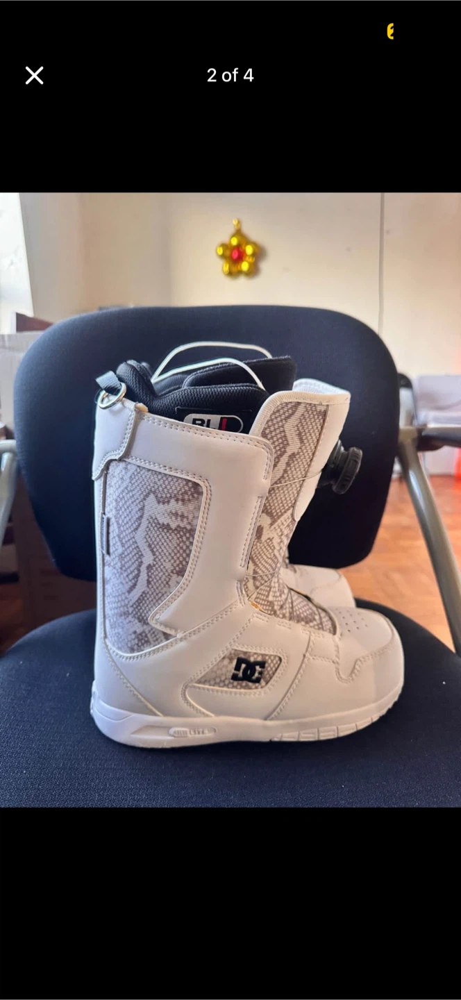 DC White Snowboard Boots - Size 6W - photo 2