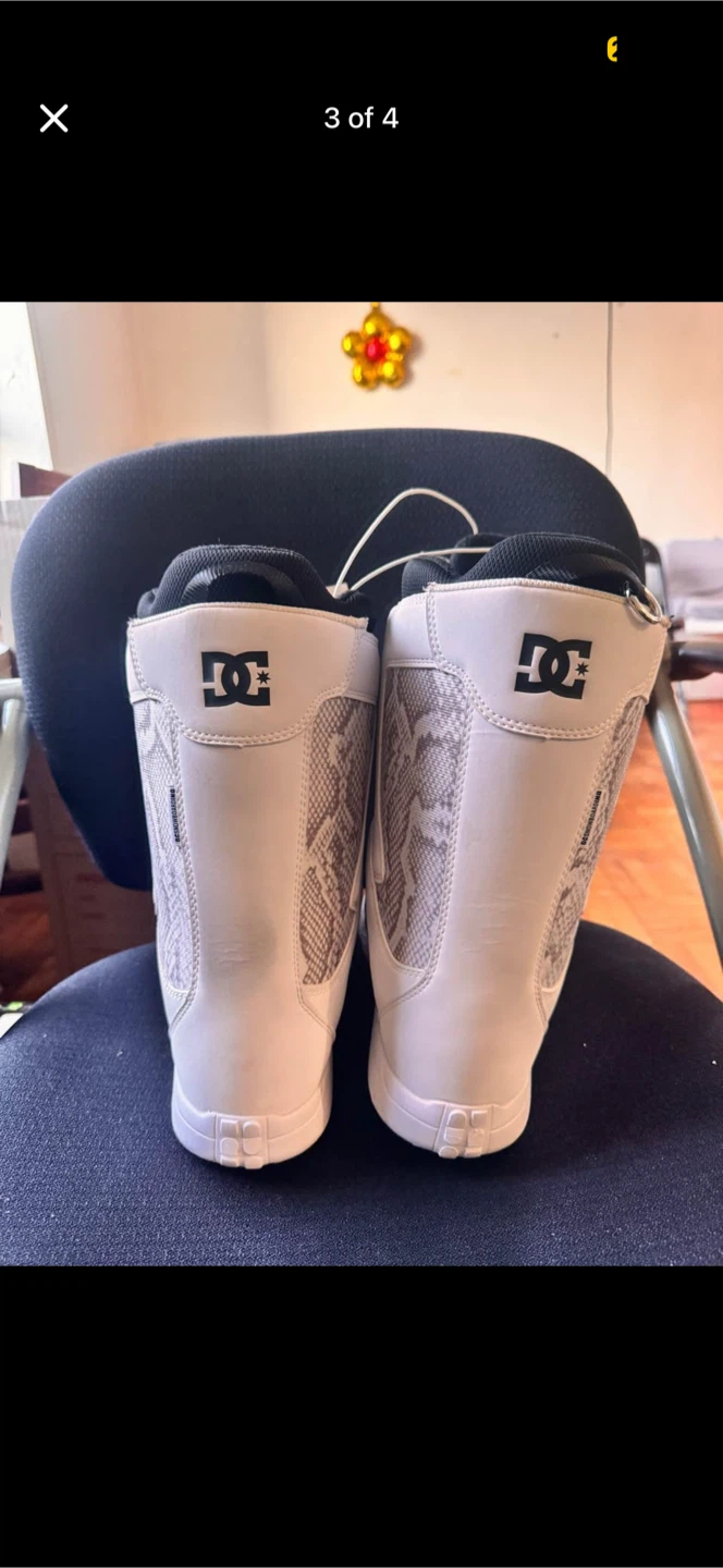 DC White Snowboard Boots - Size 6W - photo 3