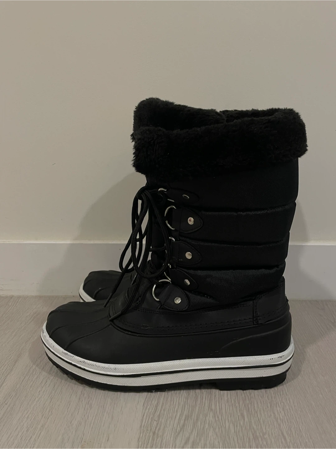 Black Winter Boots US 9 size - photo 2